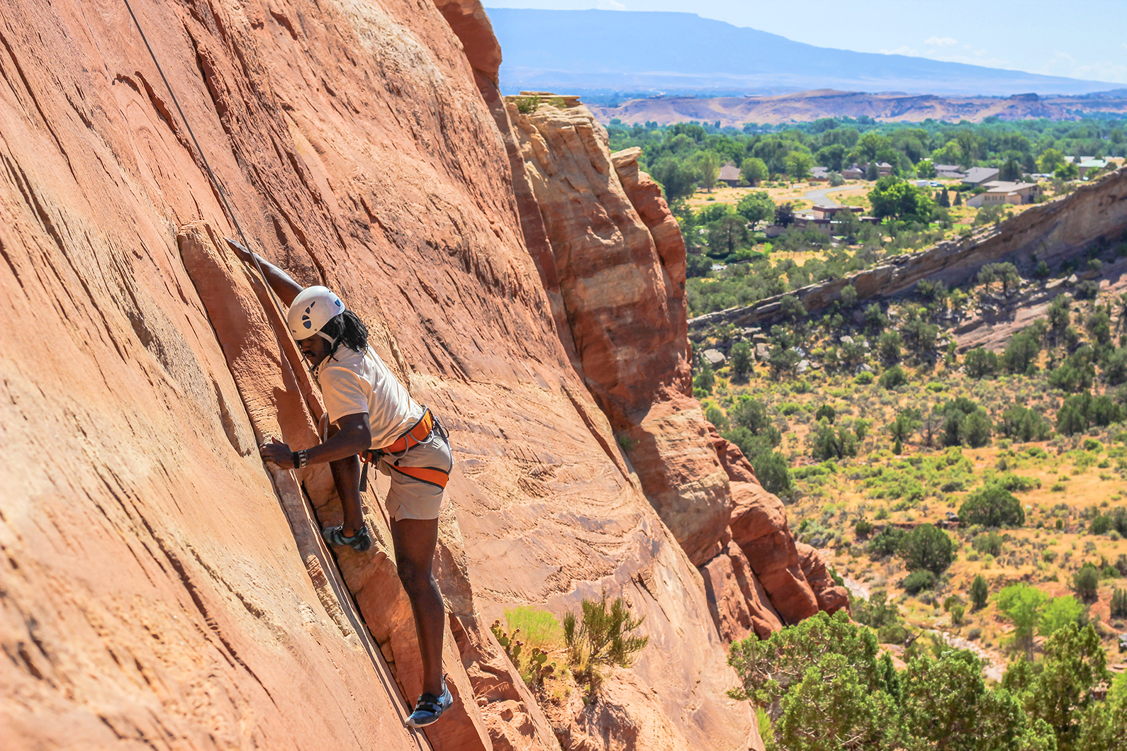 rock-climbing-in-colorado-national-monument-a-few-minutes-from-downtown-grand-junction
