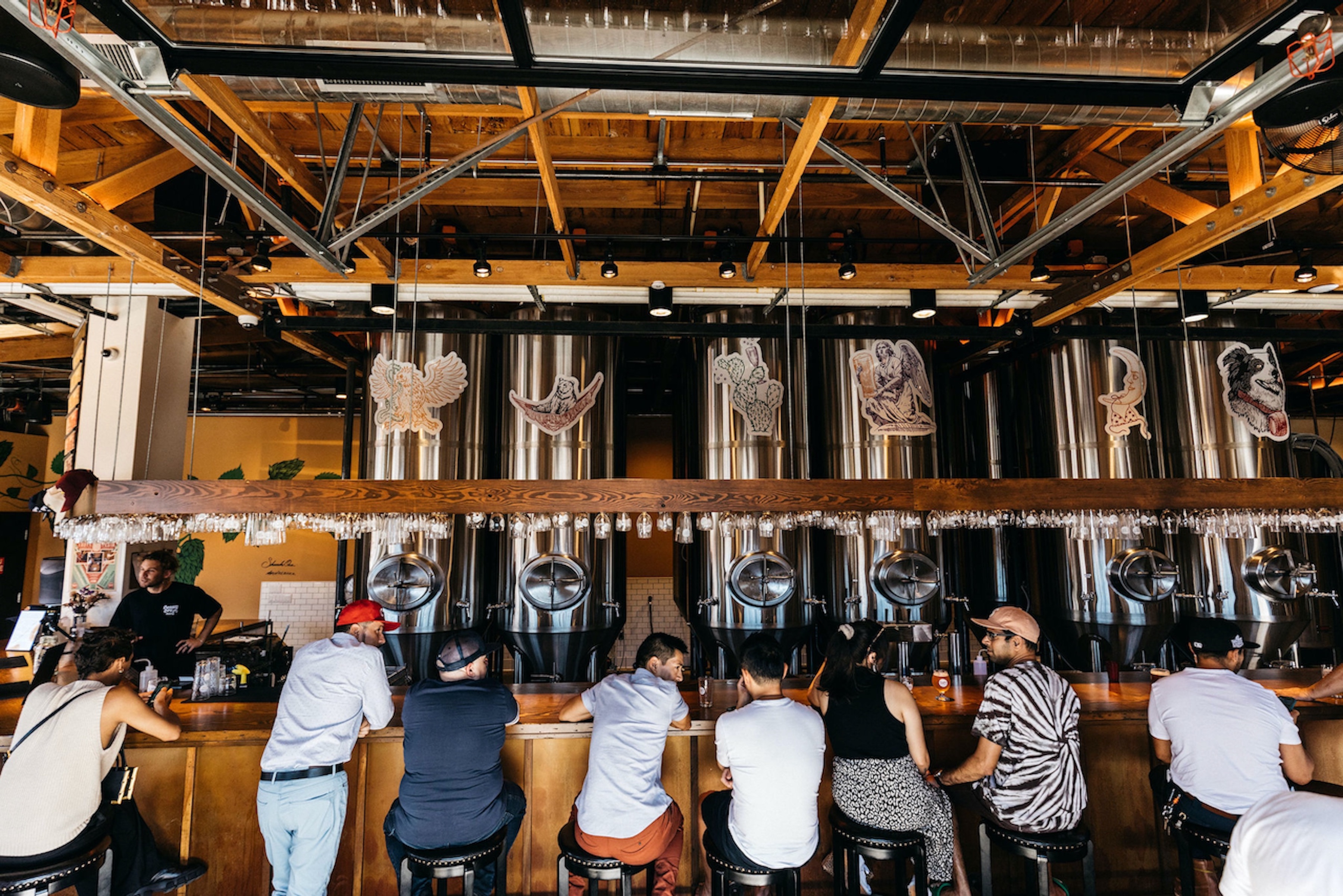 06_benny-boy-brewing_tank-bar_credit-kat-hanegraaf