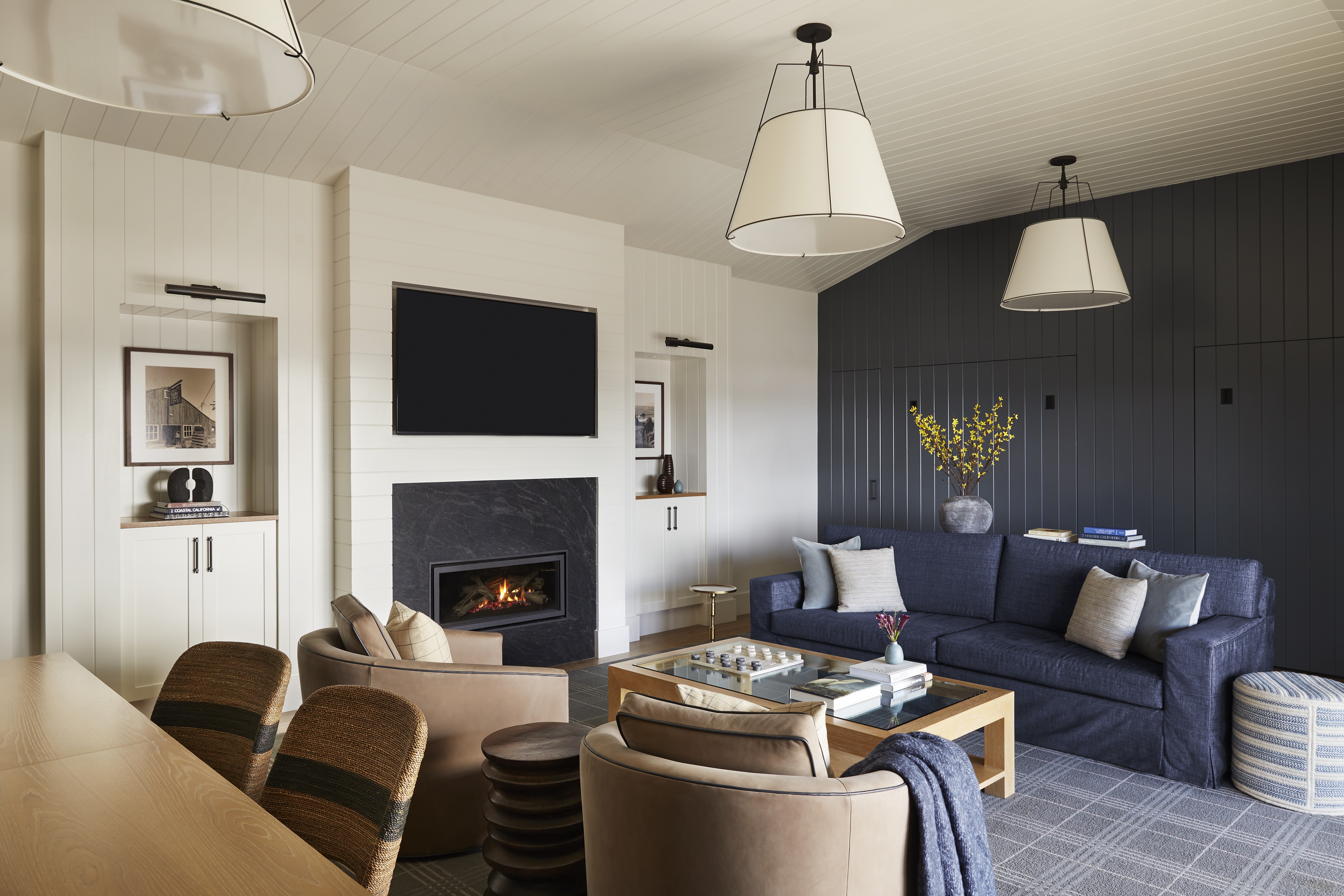captains-quarters-living-room