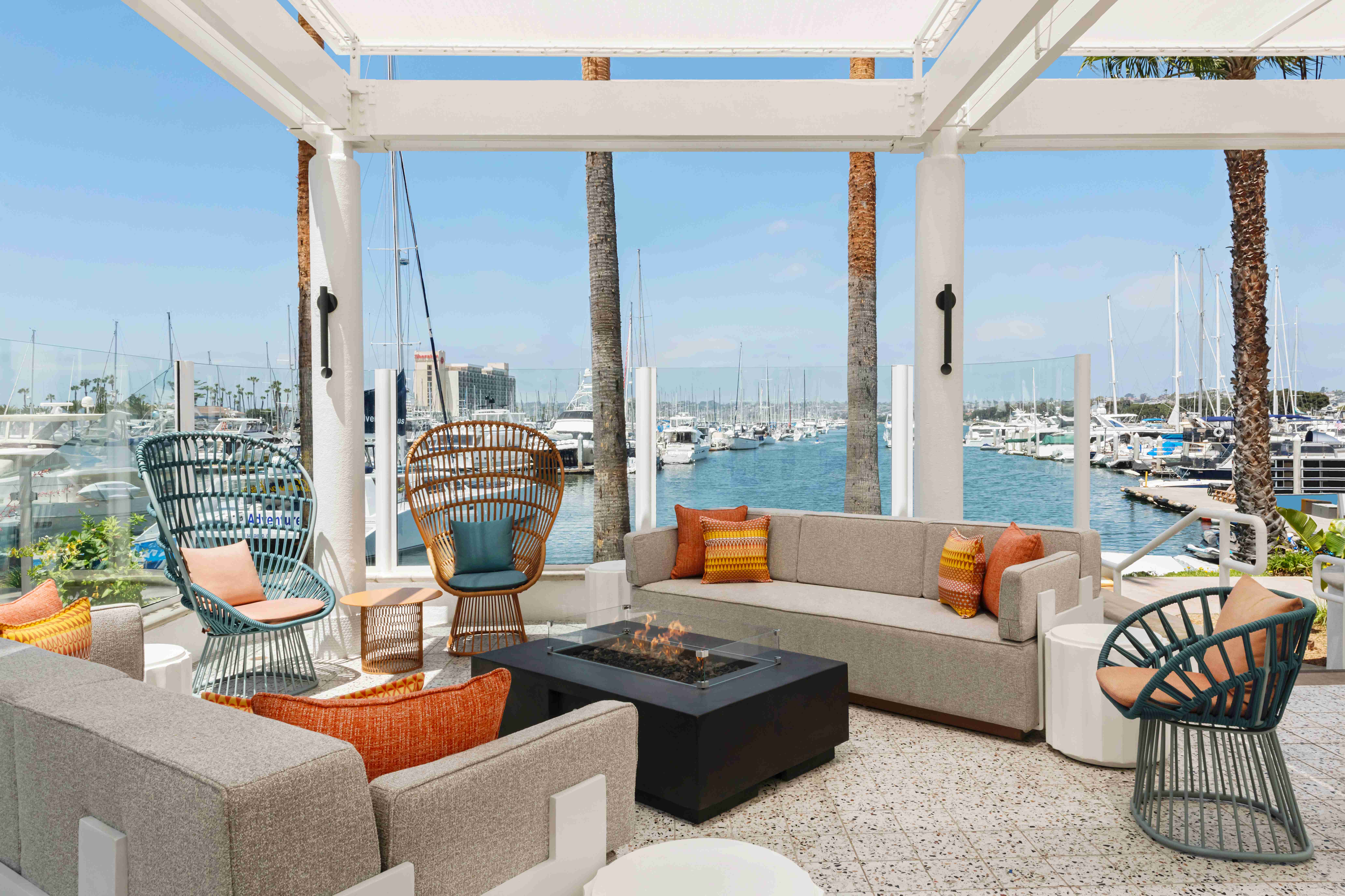 sunglow-cabana-bar-at-shertaon-san-diego-resort