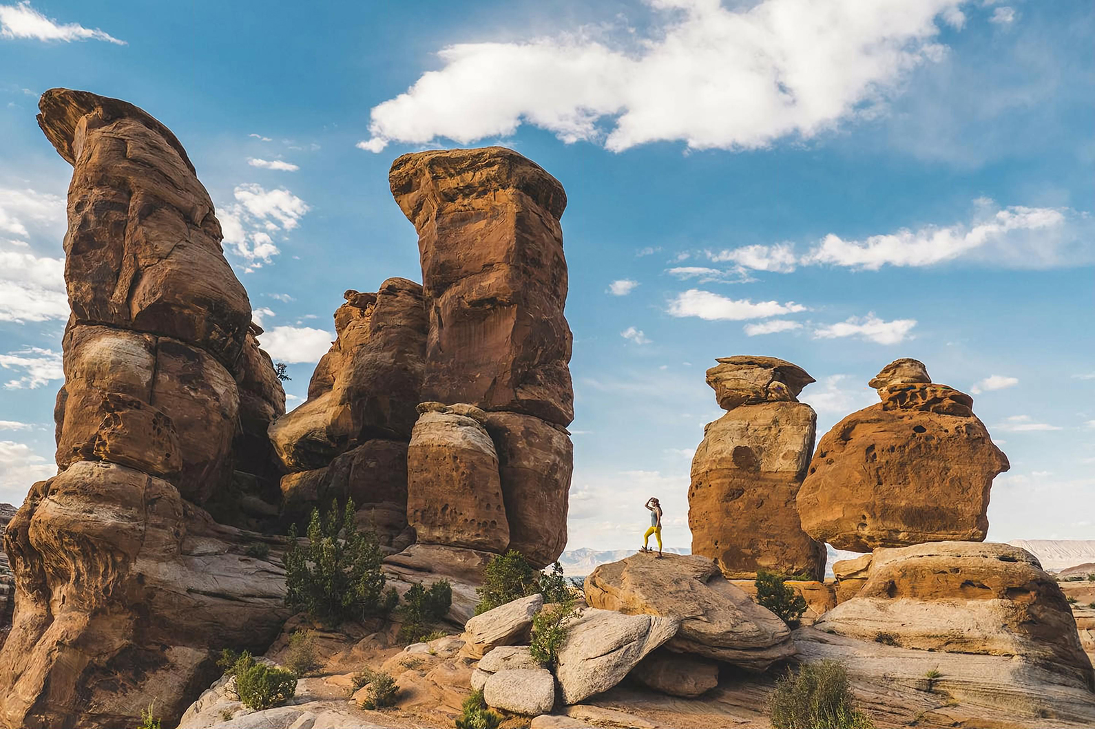 unique-rock-formations-in-devils-kitchen-in-colorado-national-monument
