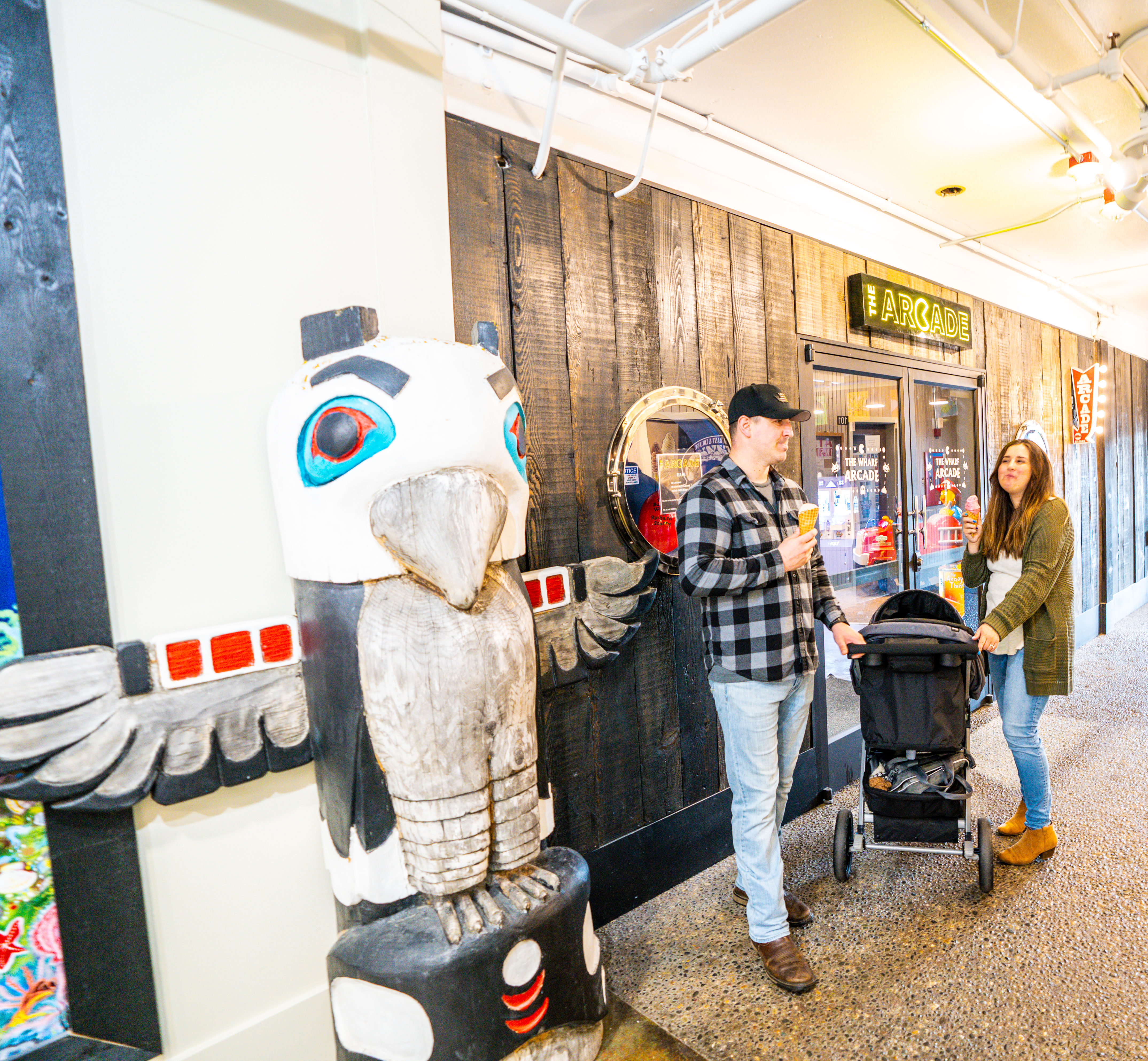 159389-port-angeles-wharf-couple-arcade-credit-lynnette-braillard