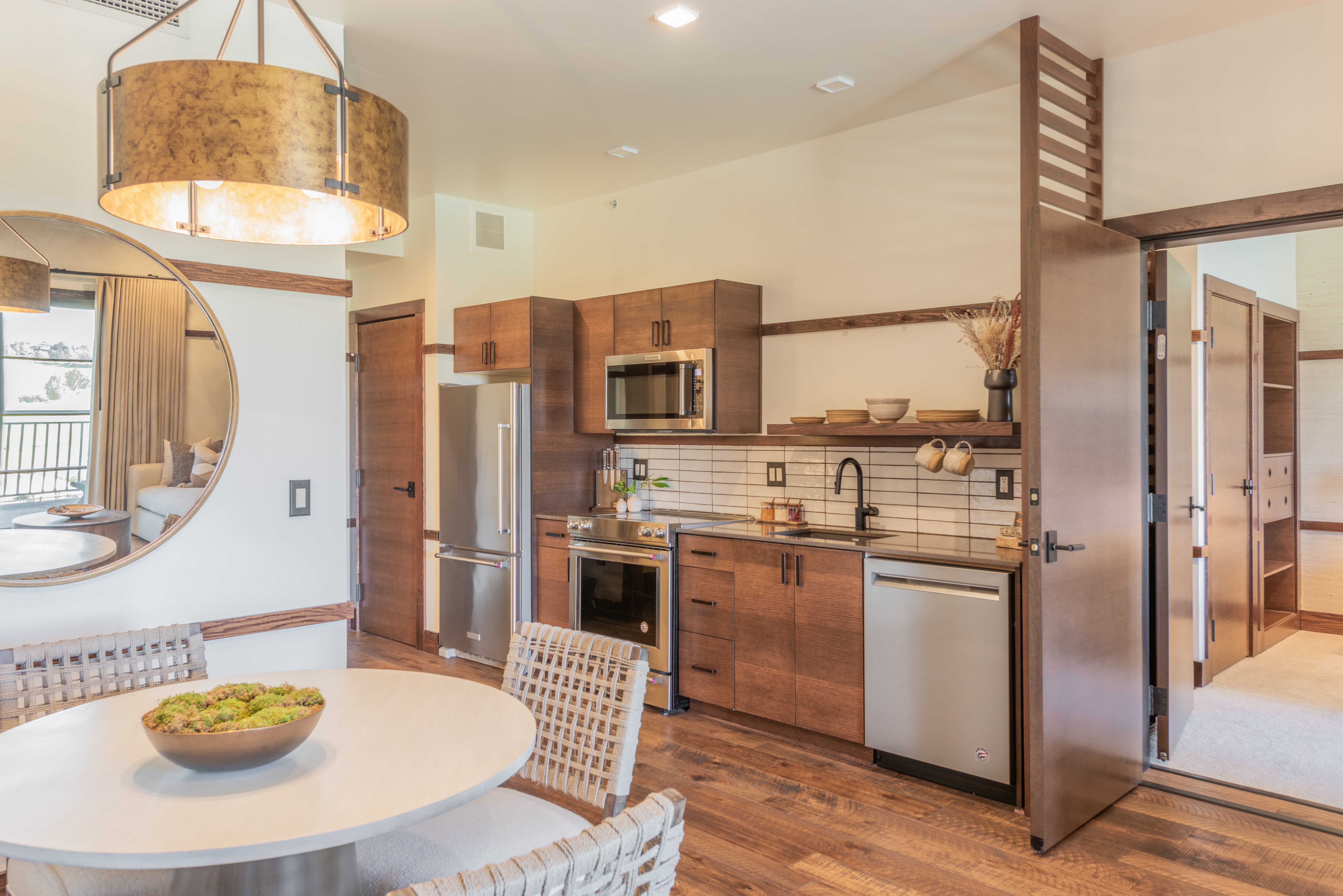 159565-juniper-lodge-suite-credit-kayla-mackenzie