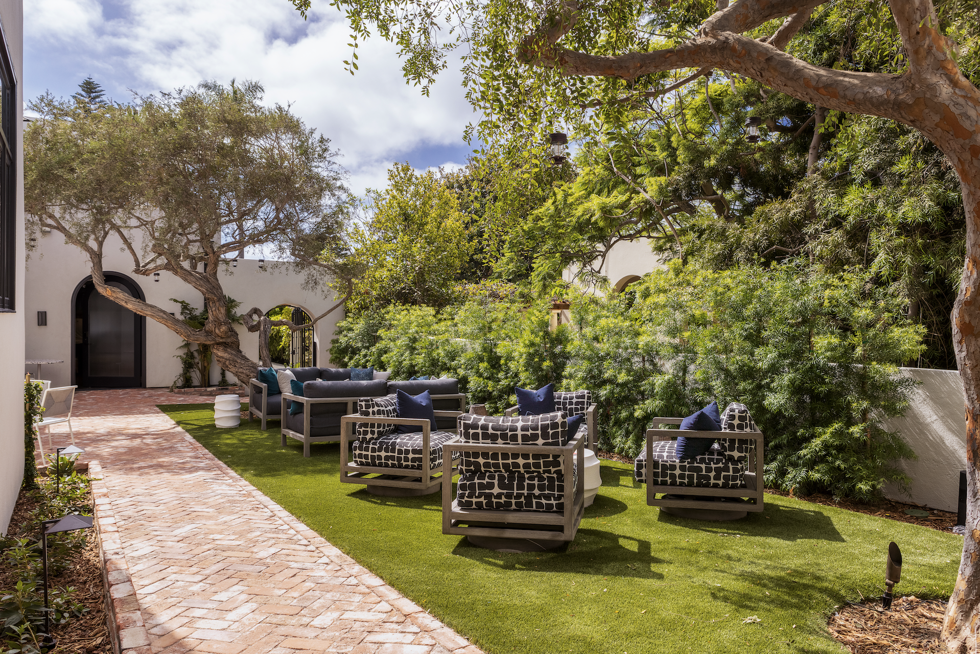 159716-courtyard