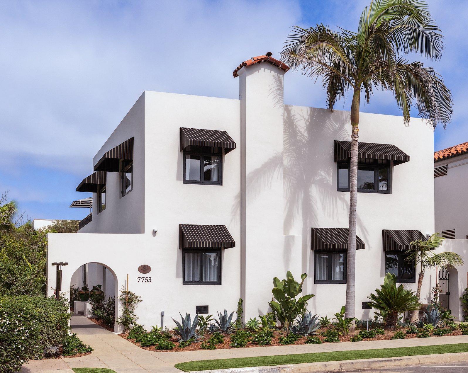 159716-exterior