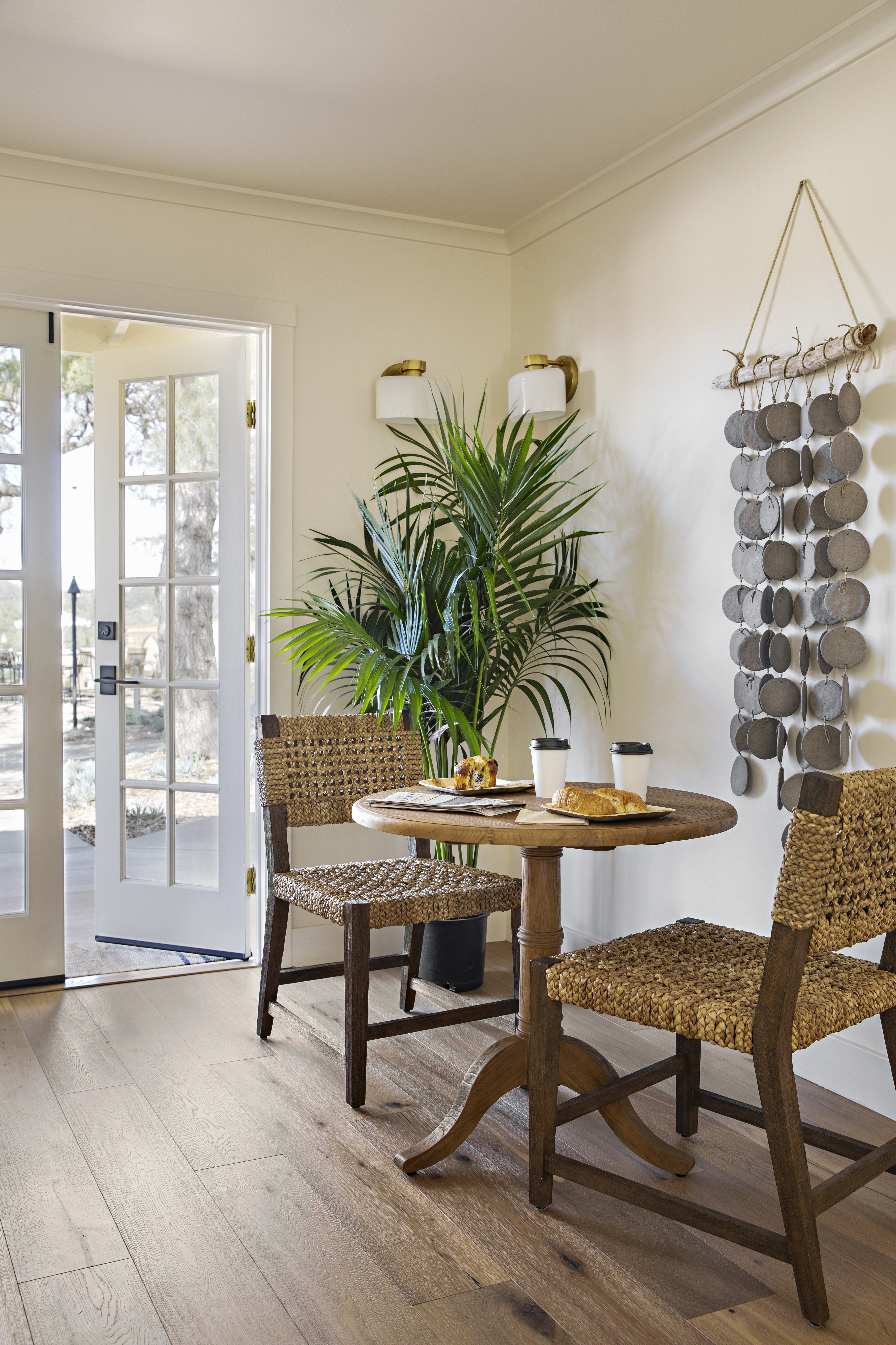 159721-lobby-breakfast-nook