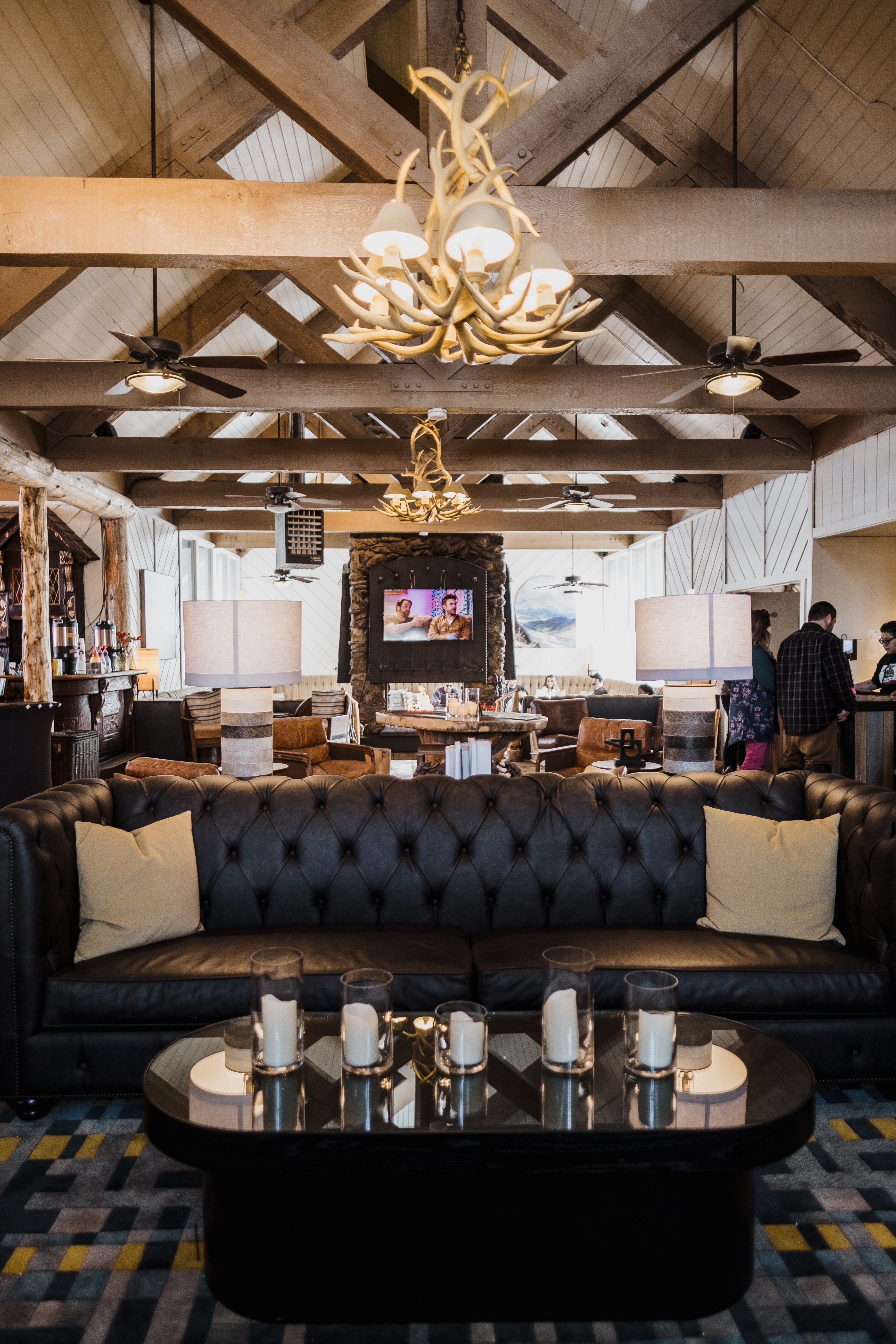 159813-lobby_creditshutterstock