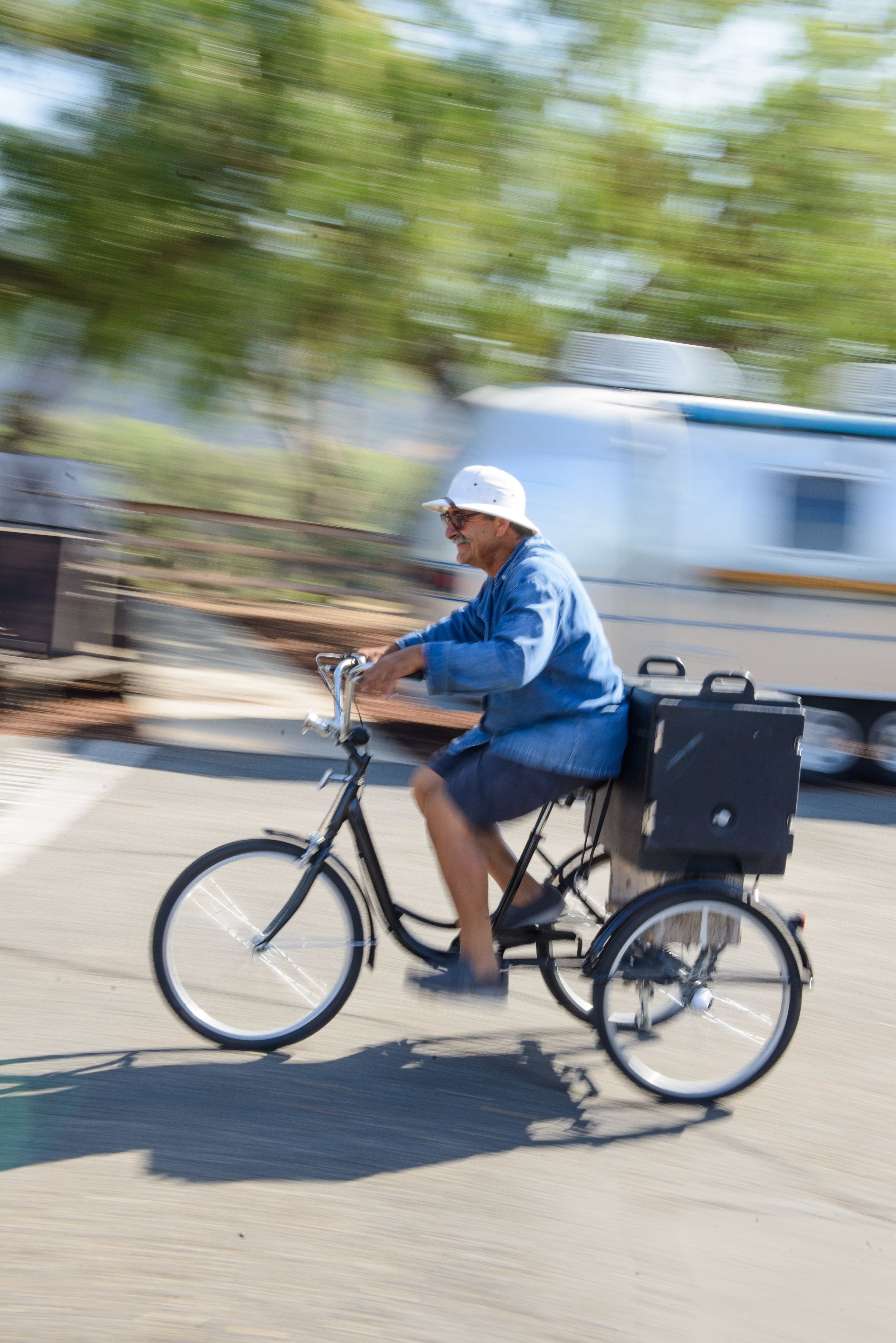 frank-ostini-delivering-lunch-order