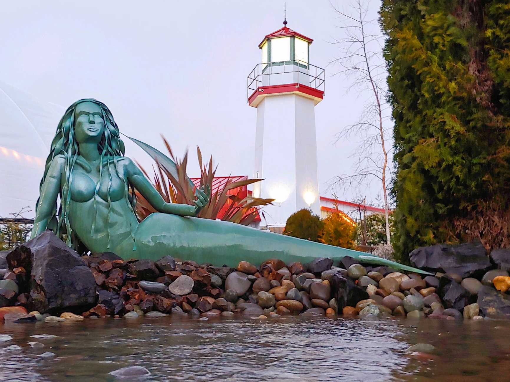 the-resort-boasts-a-quarter-size-replica-of-the-grays-harbor-lighthouse