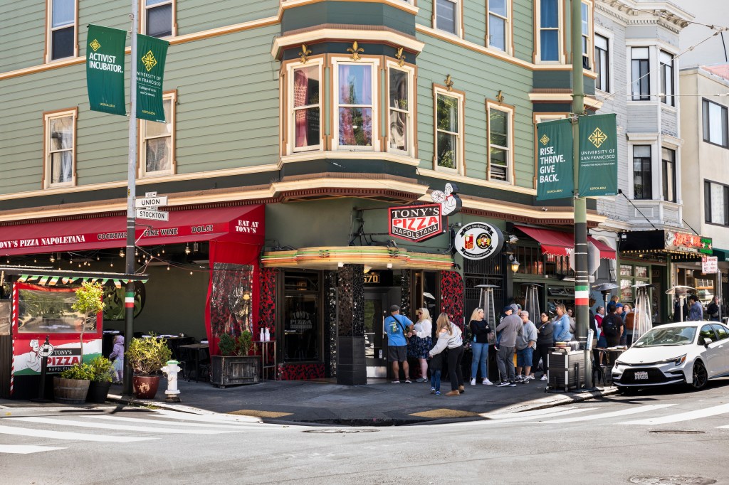 Why Some Restaurants Have Walk-Ins Only, According to a Restaurateur