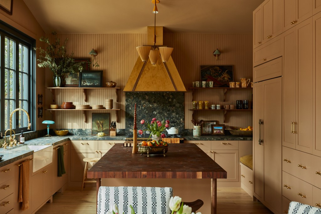 Kitchen with earthy interiors
