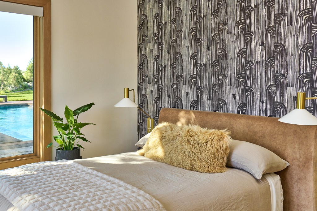 Guest House Bedroom Bend Oregon House by Tricorn Black