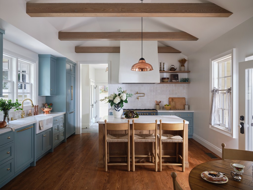 Kitchen in Mendocino Italianate House by Atelier Julienne