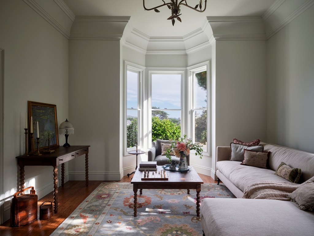 Living Room in Mendocino Italianate House by Atelier Julienne