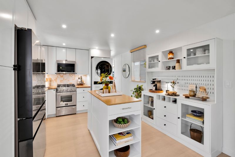 Palm Springs Vintage Mobile Home Makeover