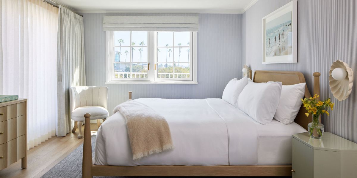 Bedroom at the Bay Shores Peninsula Hotel