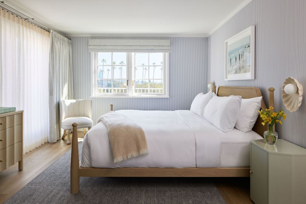 This New Boutique Hotel Draws Inspiration from Its Mid-Century Architecture—with a Pop of Palm Springs Style