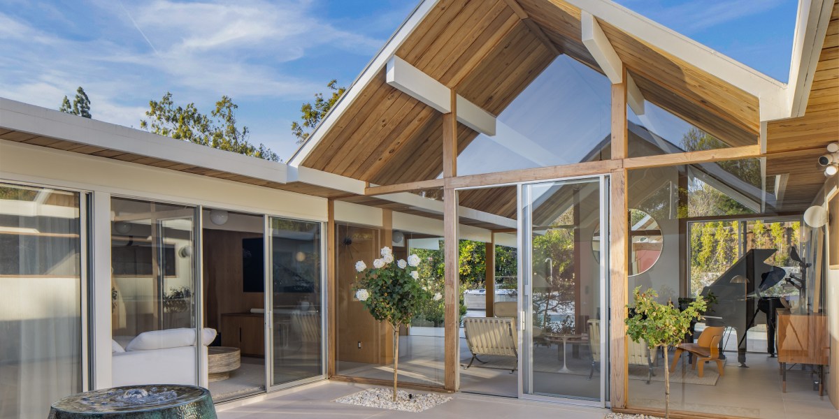 Primary bedroom at an Eichler home in Thousand Oaks