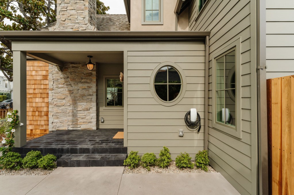 Oval Window Studio City House by Merchant & Mercantile