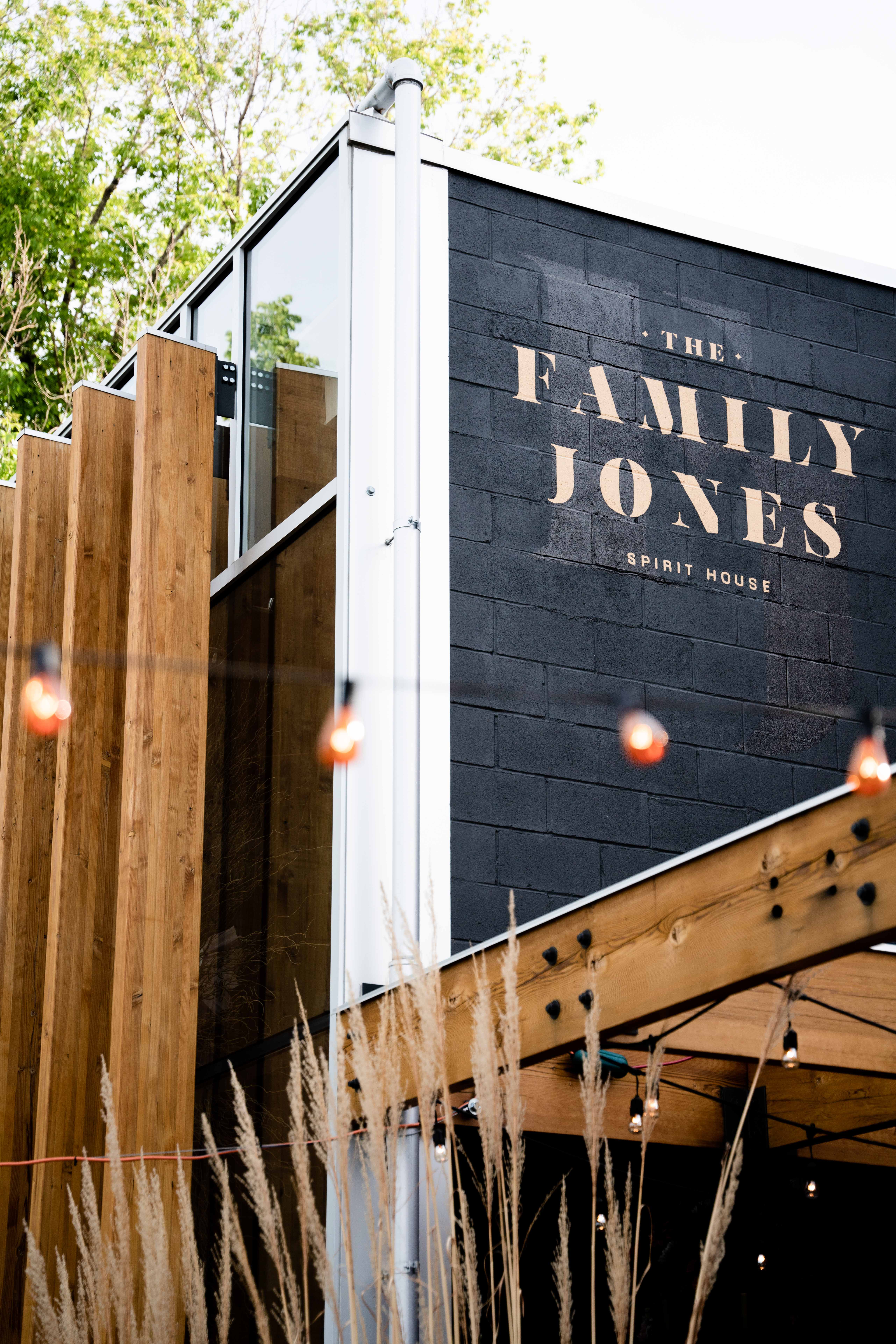 223_werkcreative_220614_familyjones_72dpi