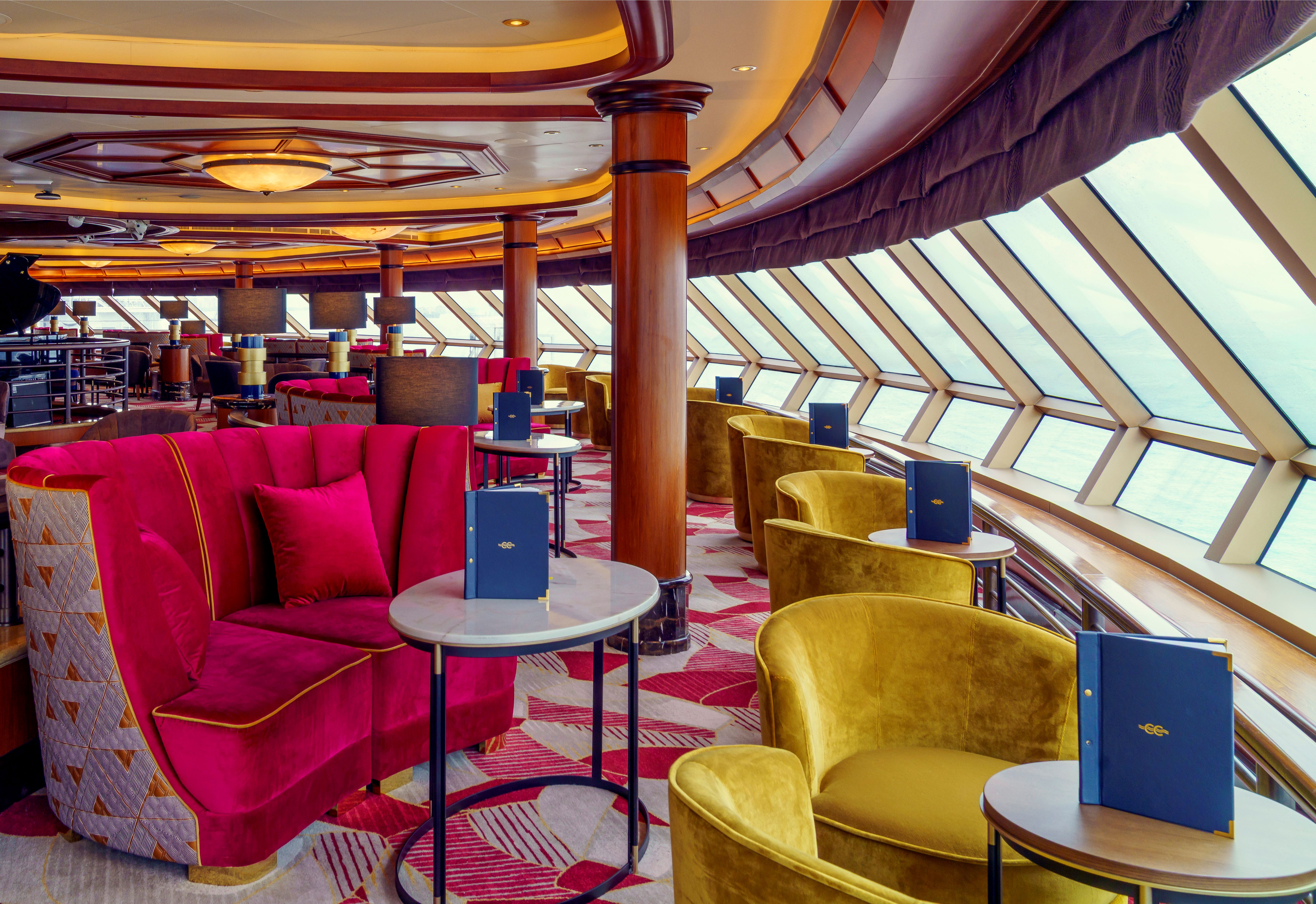 the-commodore-club-is-one-of-the-many-vantage-points-on-queen-elizabeth