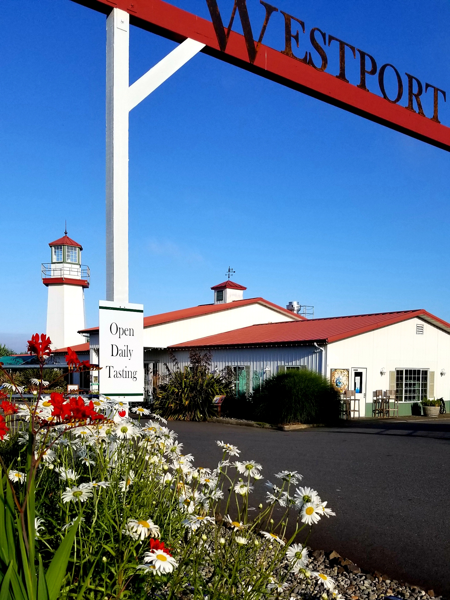 the-winery-pays-homage-to-the-communitys-maritime-heritage-with-its-design