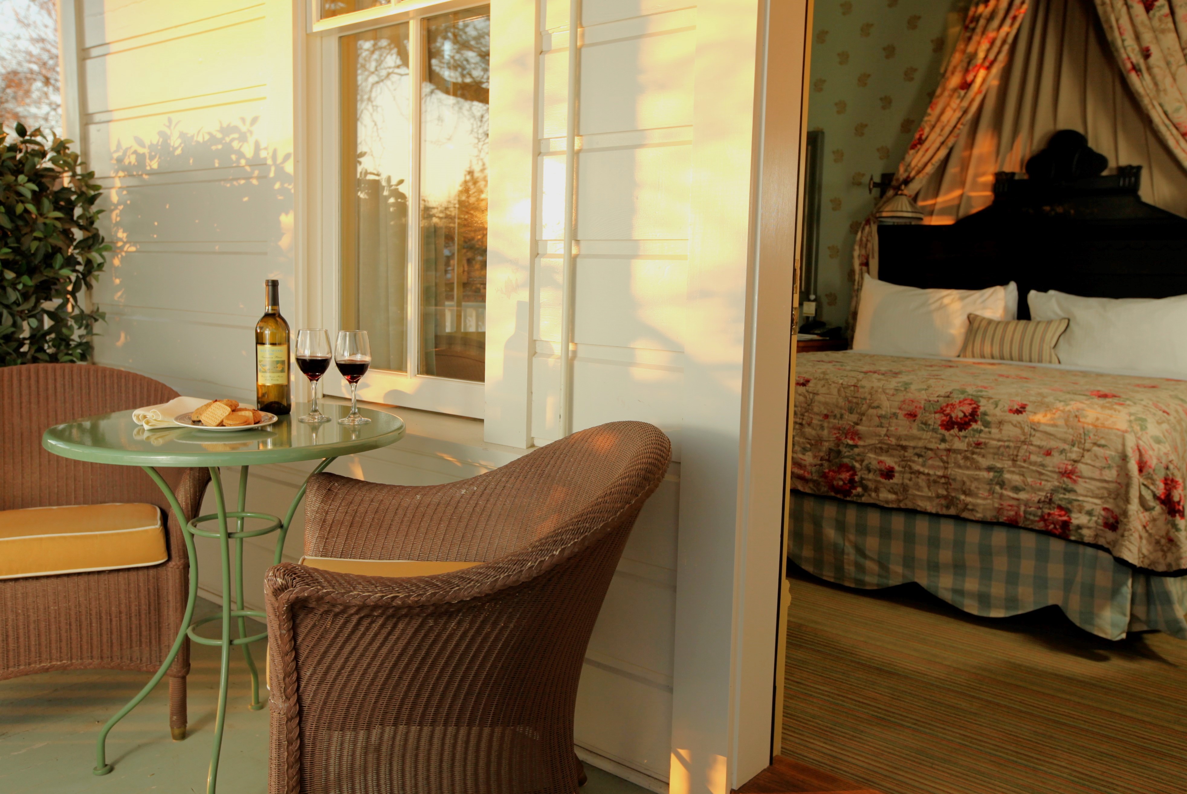 3-hotel-veranda-1