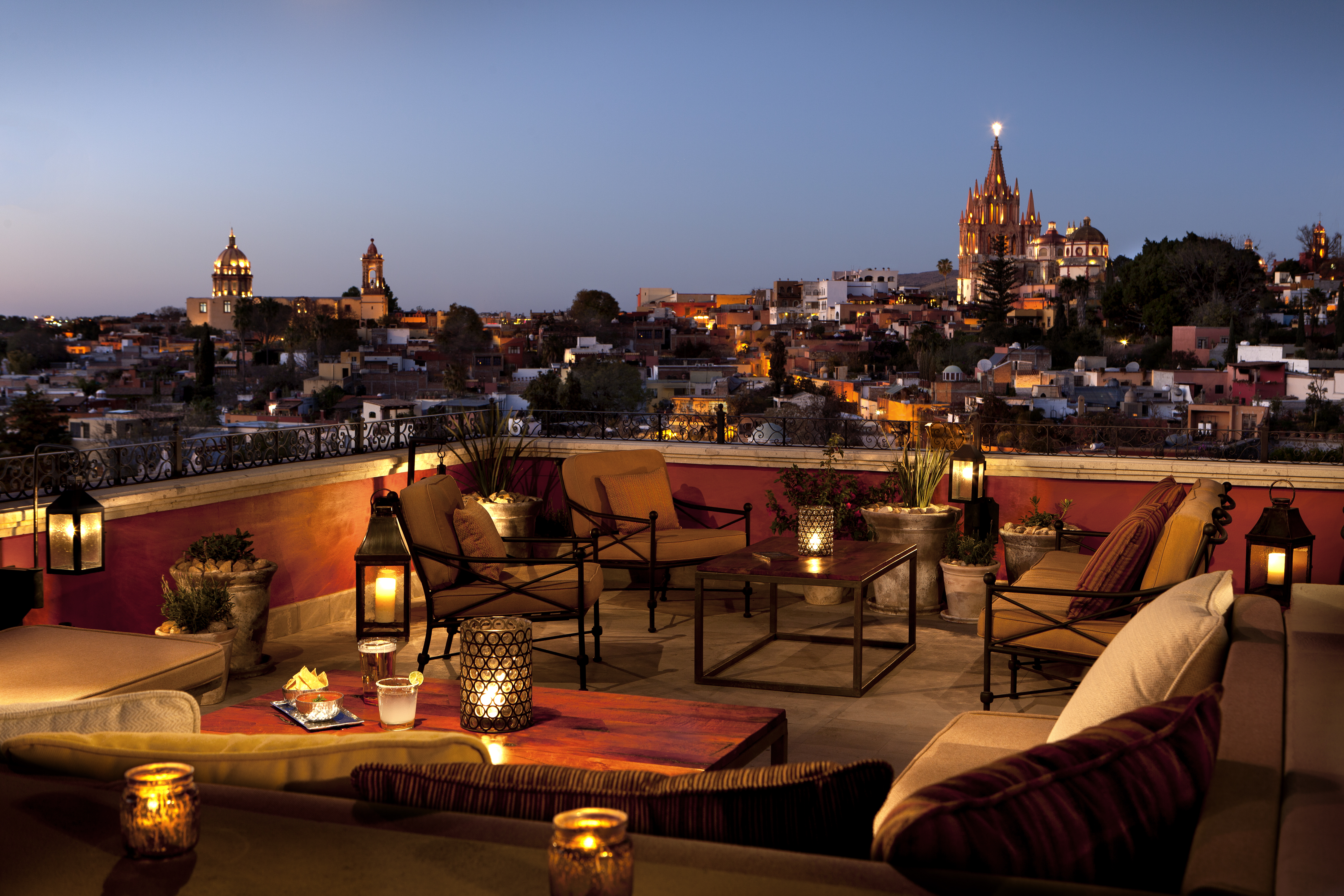 39793302_luna-rooftop-tapas-bar_4500x3000
