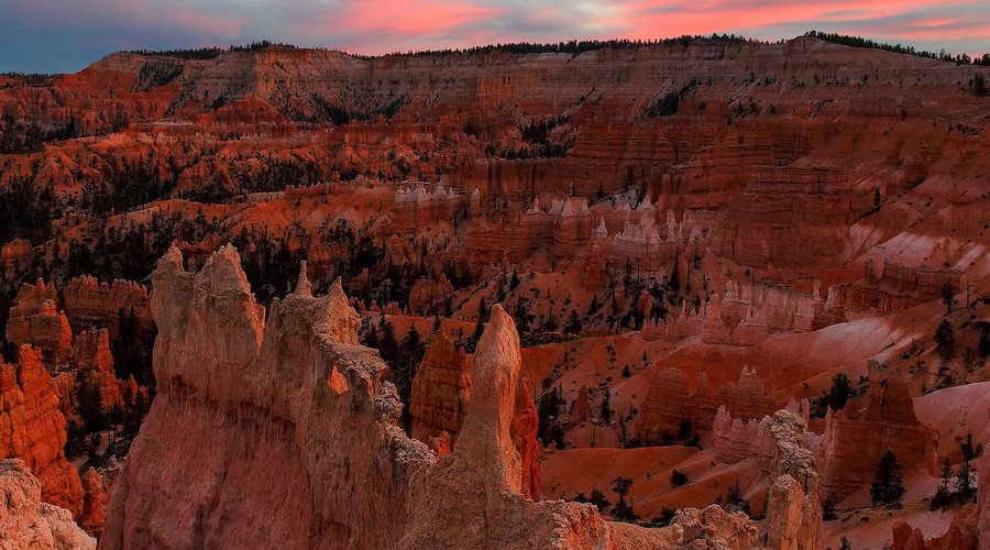hike-to-canyon-overlook-in-zion-national-park-utah