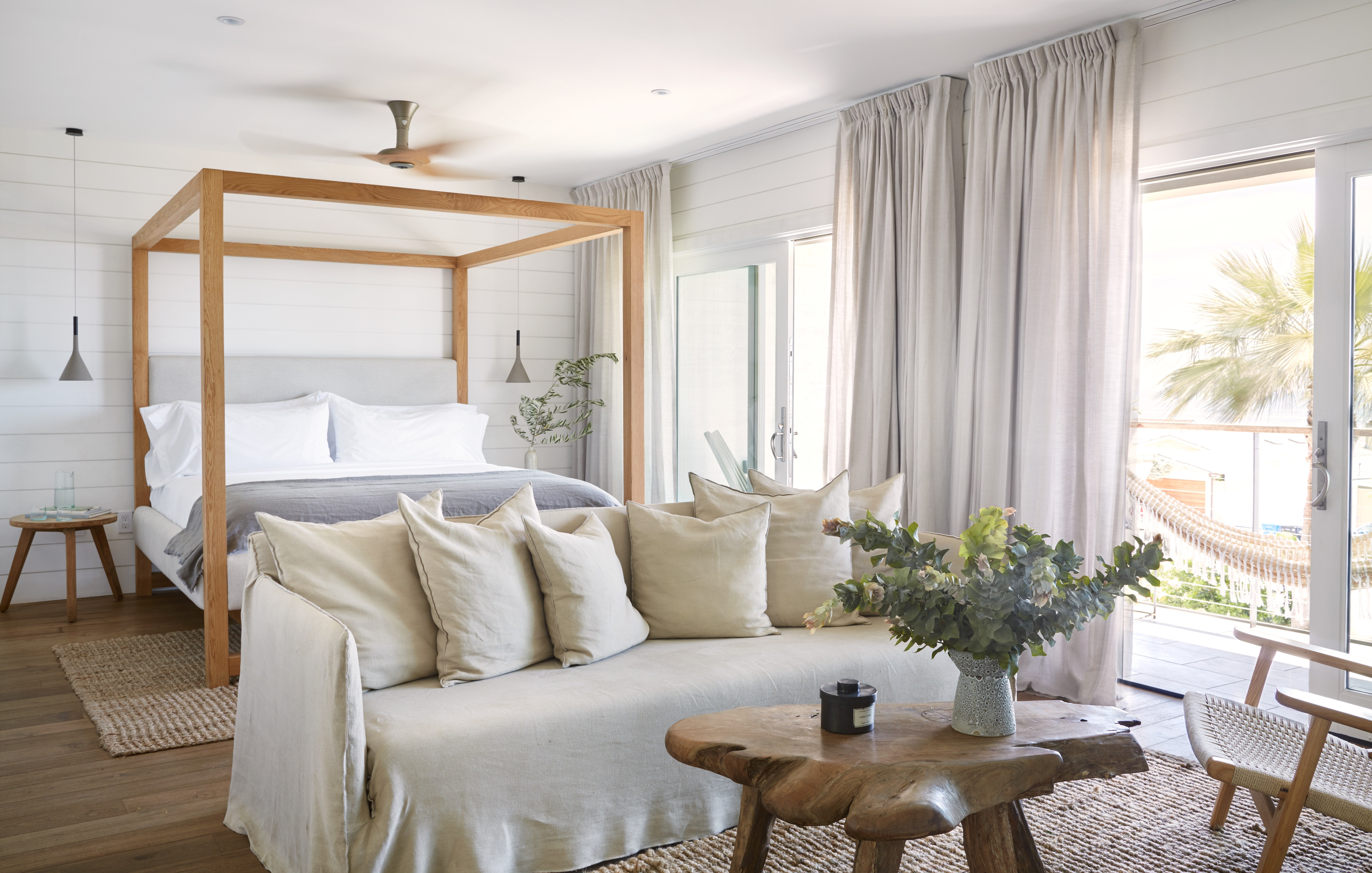 final-selects-of-surfrider-hotel-in-malibu-lawren-howell-stylist