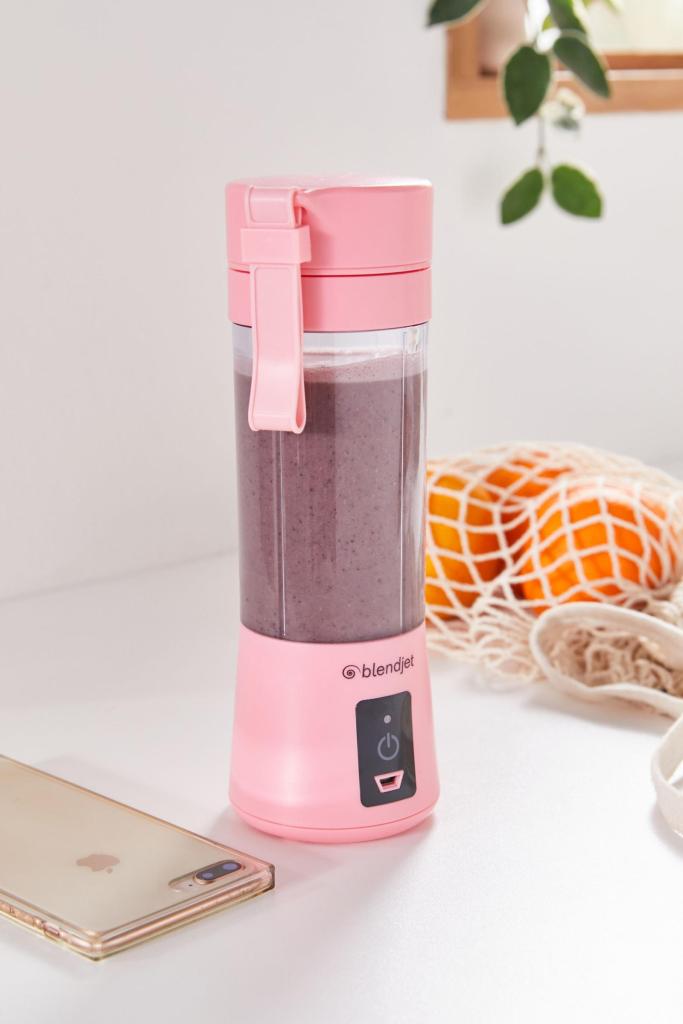 Our Favorite Portable Blenders and Smoothie Recipes for an Easier and More Efficient Morning