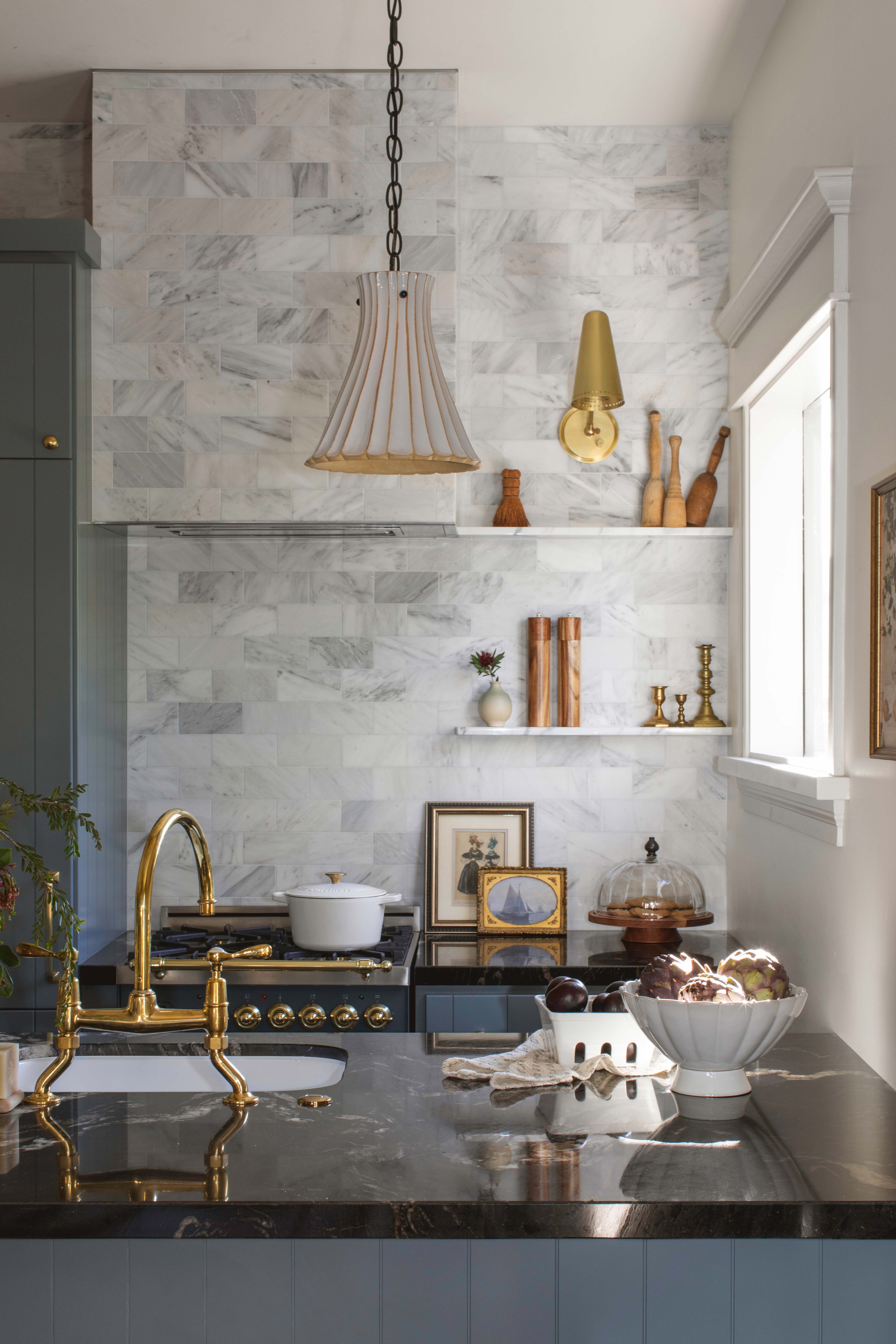 full-kitchen-in-the-lotus-suite