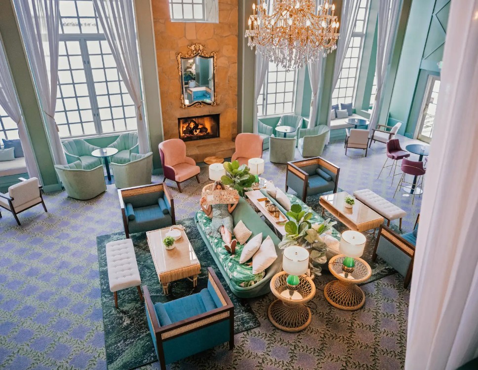 the-living-room-bar