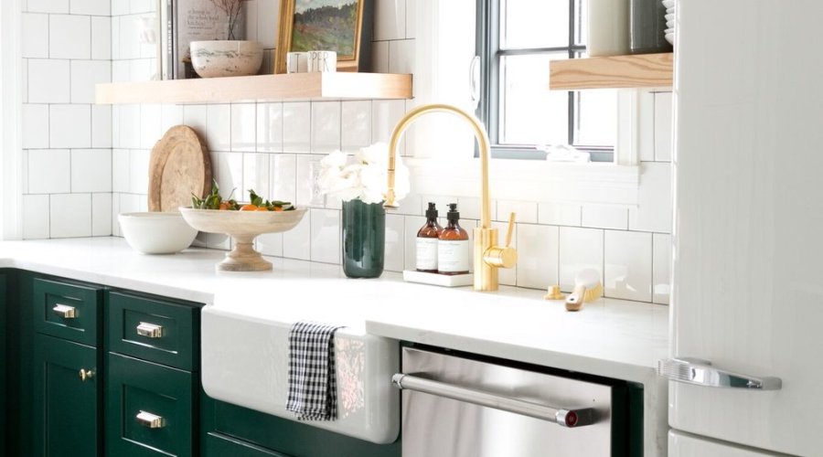 emerald-colored-kitchens-take-the-spotlight