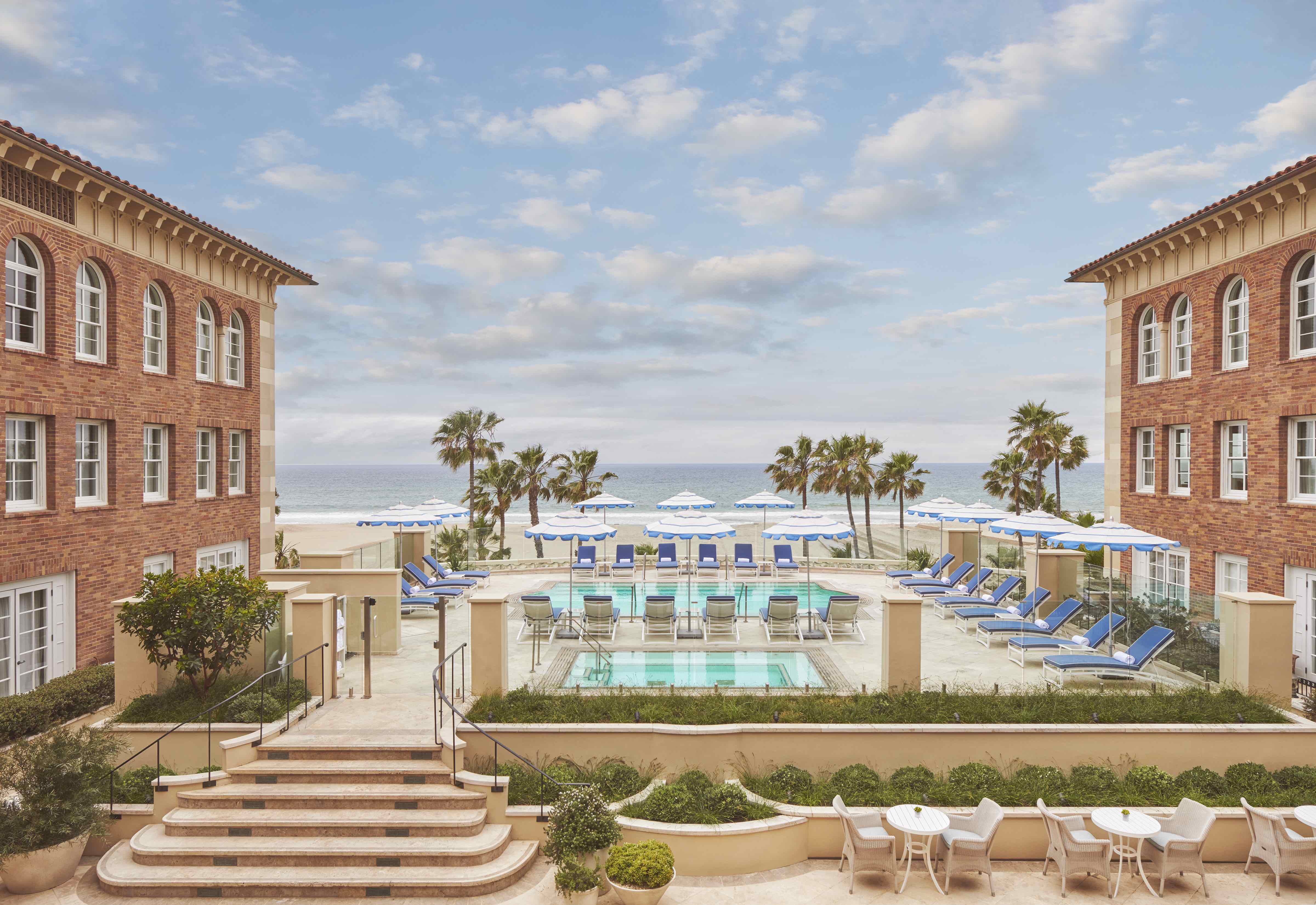 pool-at-hotel-casa-del-mar