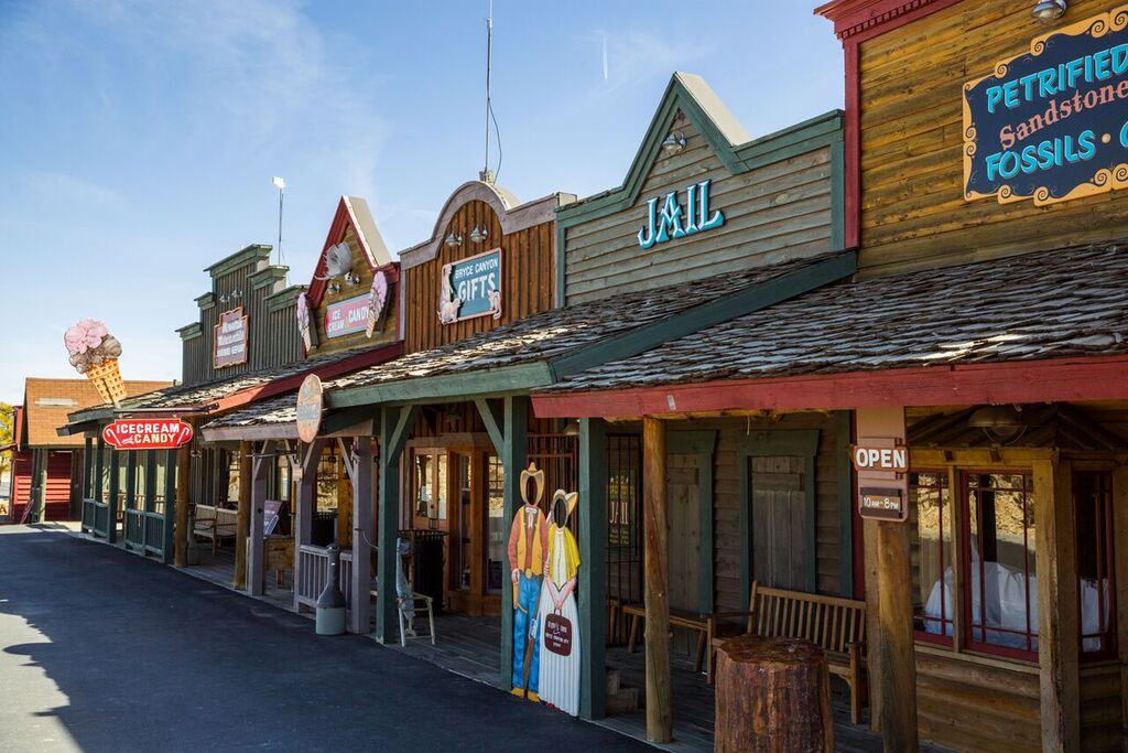 old-bryce-town-rock-shop-ice-crea