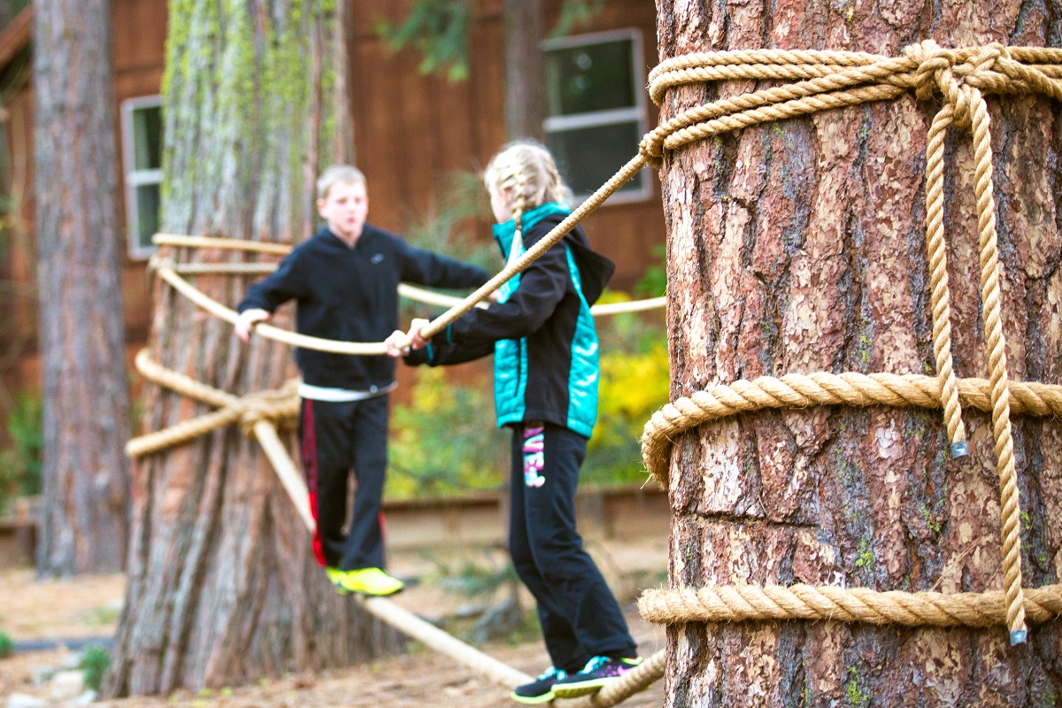 evergreen-lodge-kids-slack-line