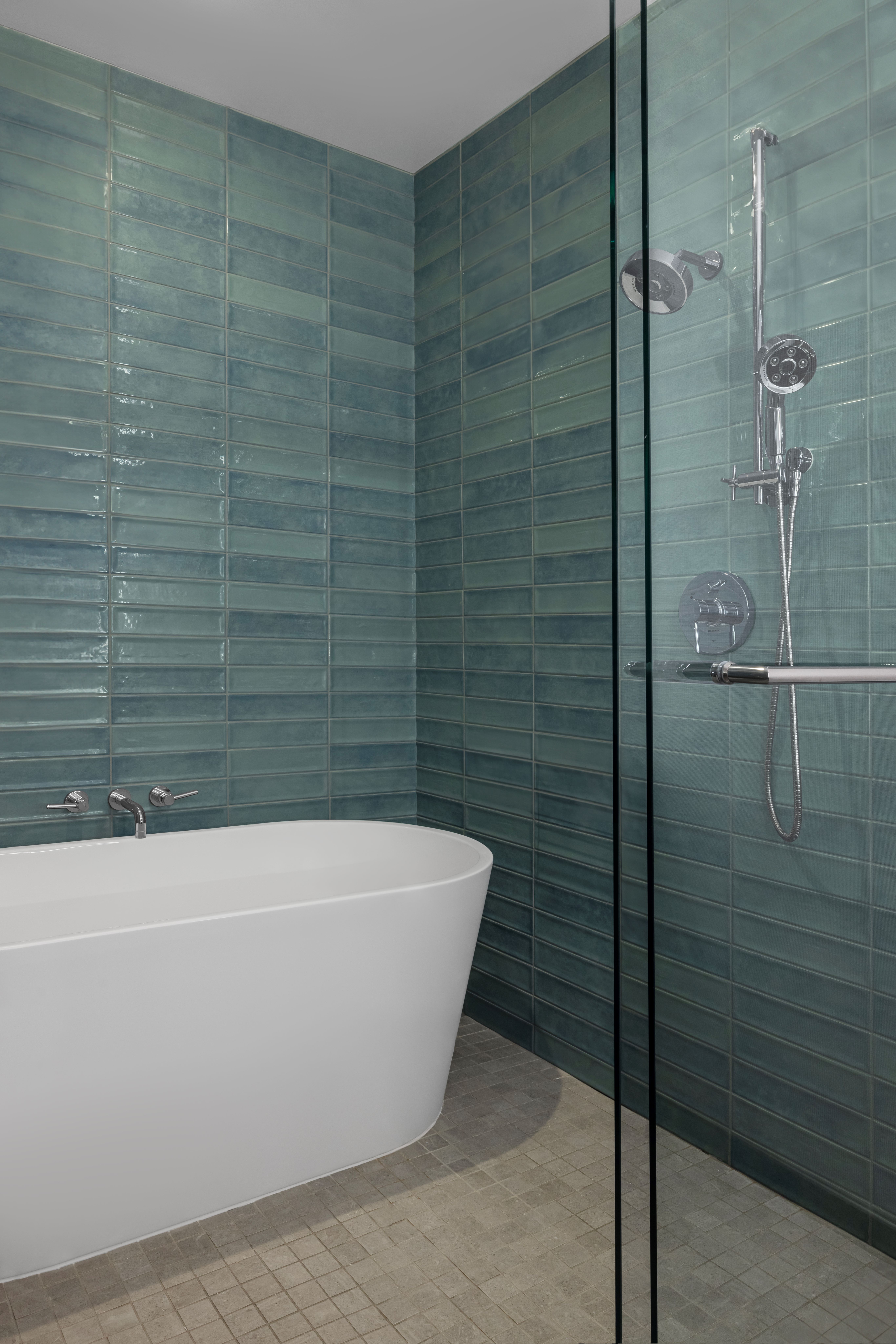 bathroom-with-tub