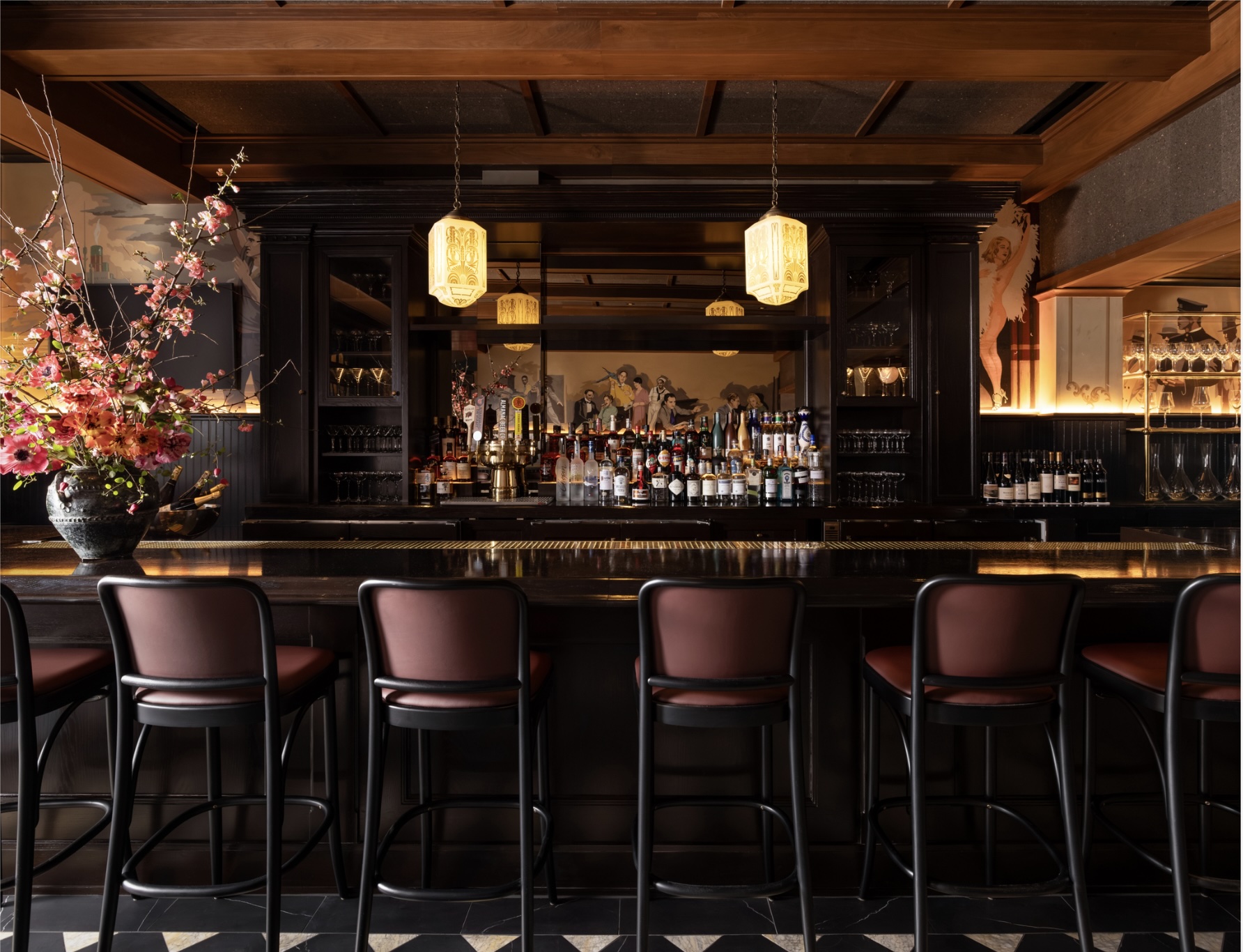 izzys-steaks-chops-bar