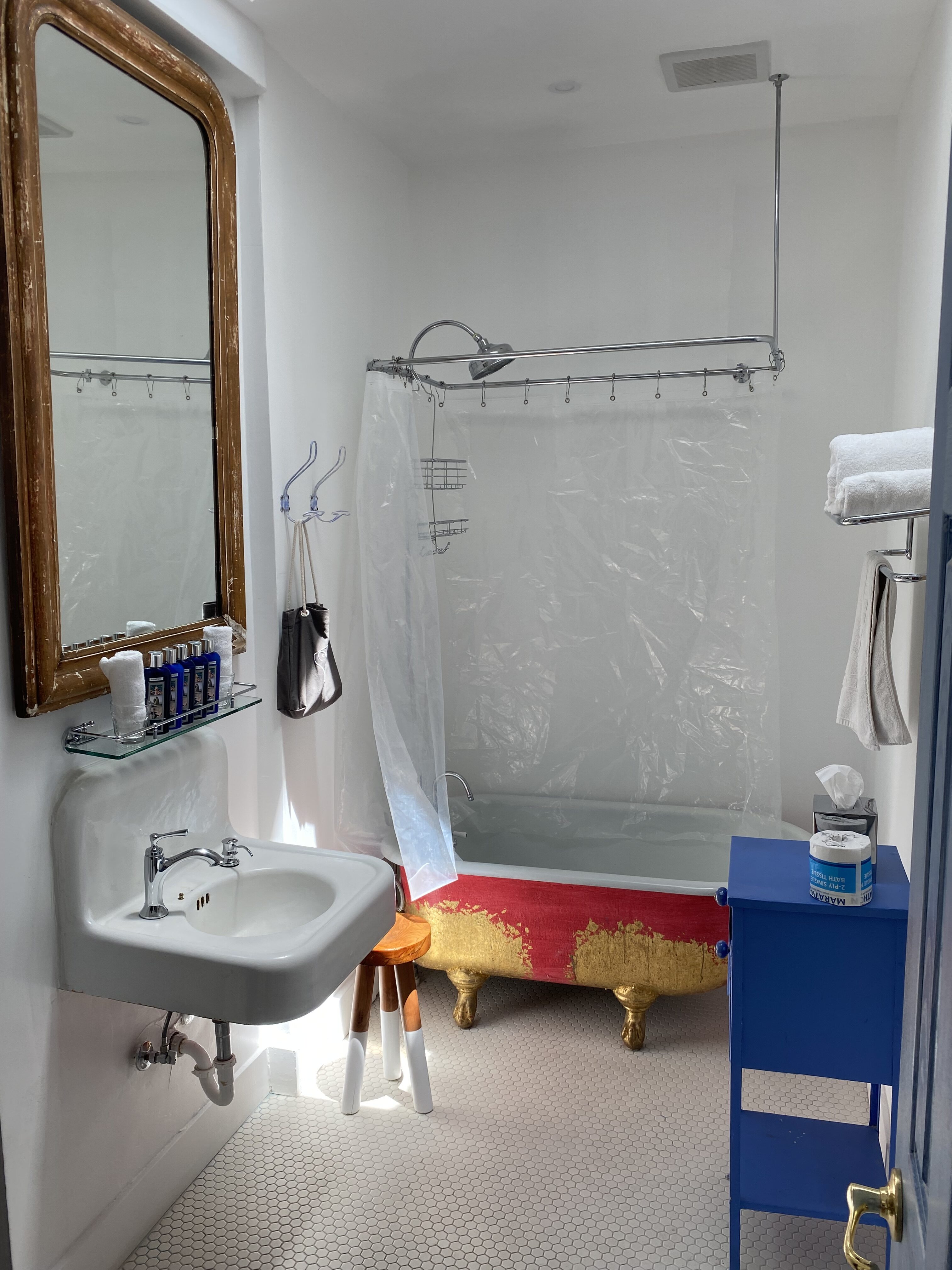 bathroom-w-clawfoot-tub-shower