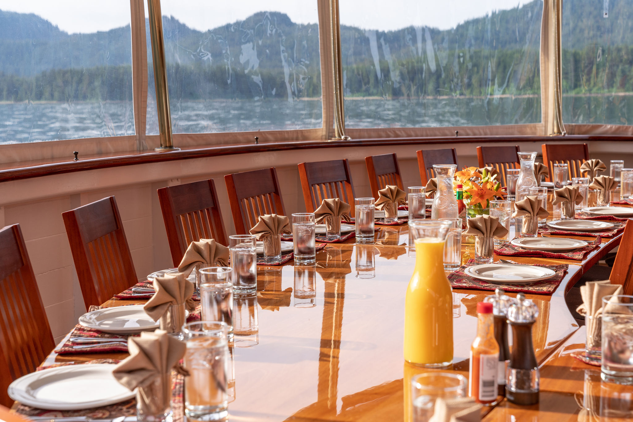 breakfast-table-is-set-with-wrap-around-views-of-the-landscape