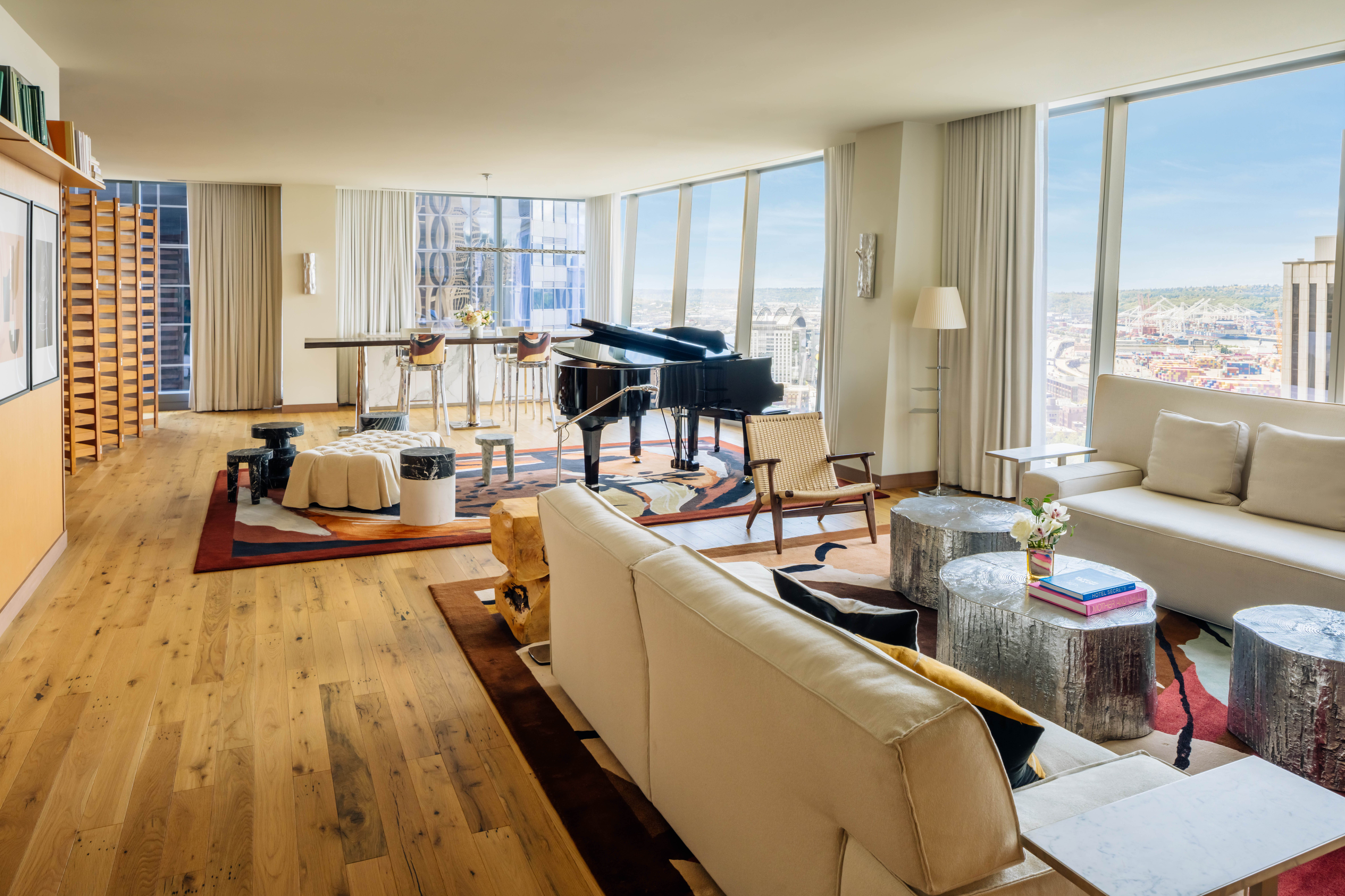 9-presidential-suite_living-room-0