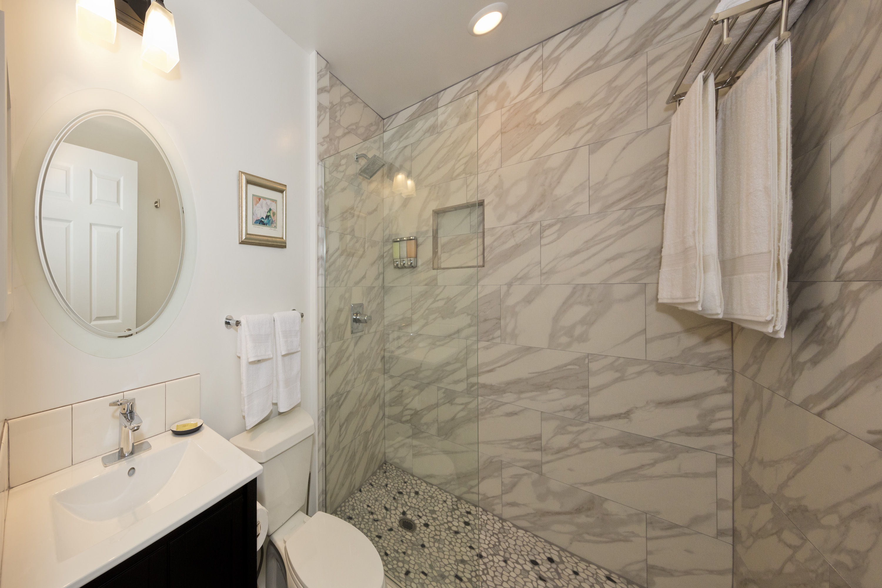 9_red-ginger-bathroom