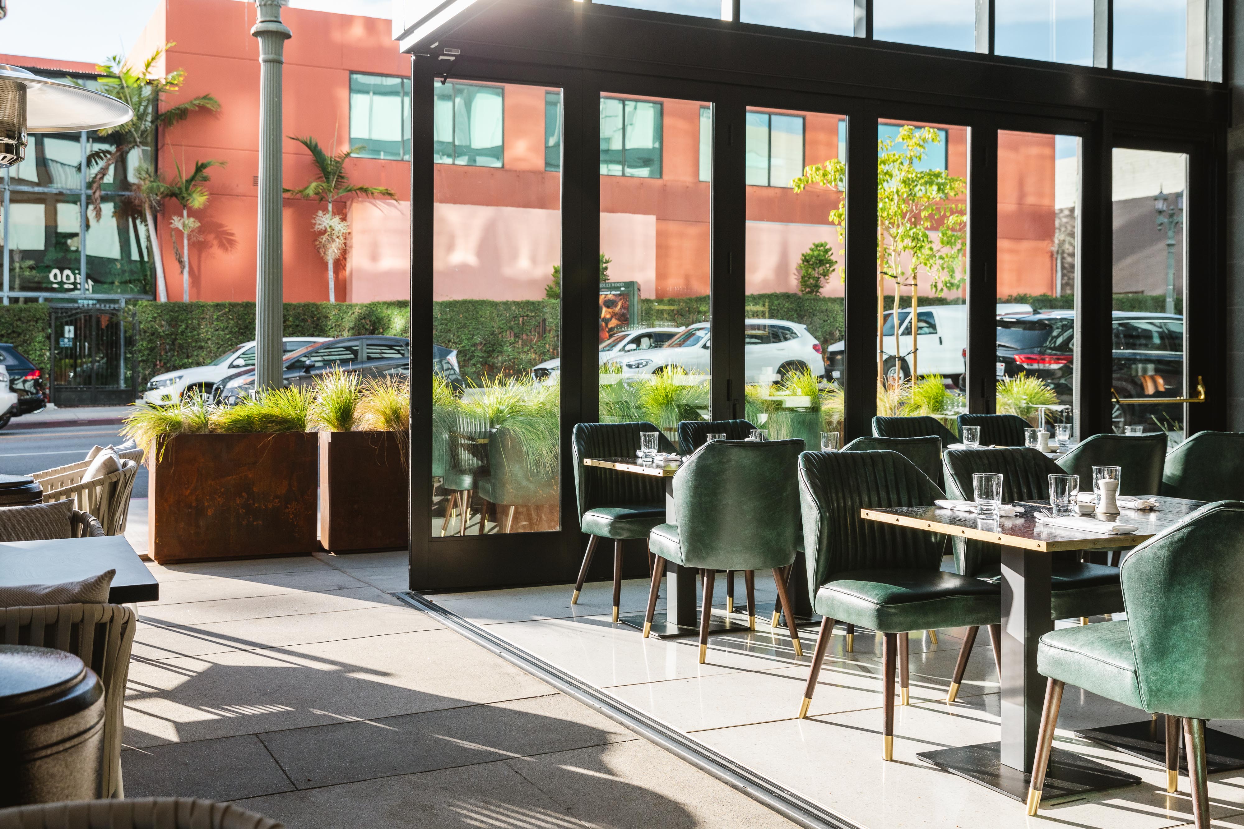 alk-outdoor-dining_credit-the-godfrey-hotel-hollywood