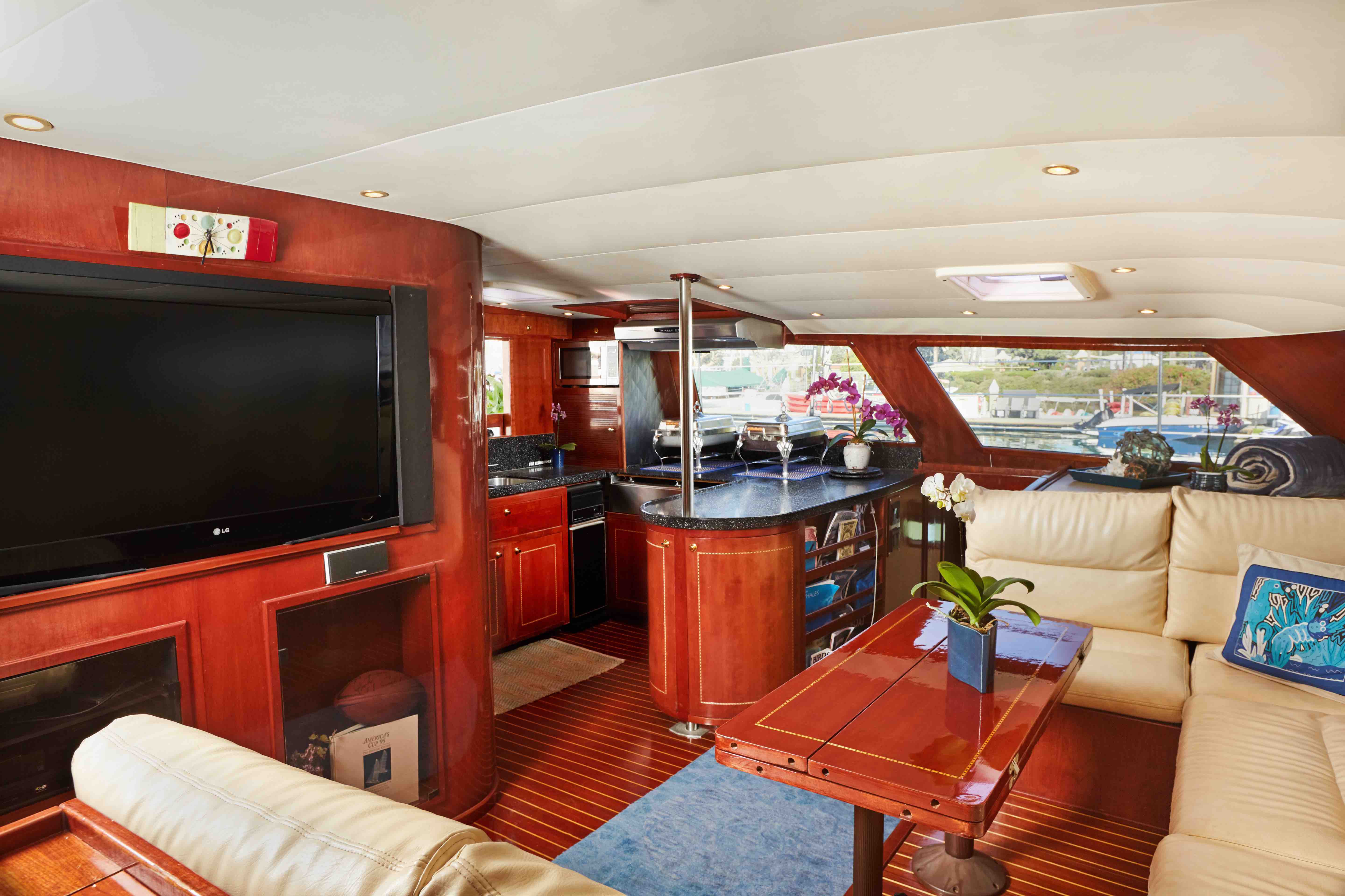 adventuress_interior_1lr