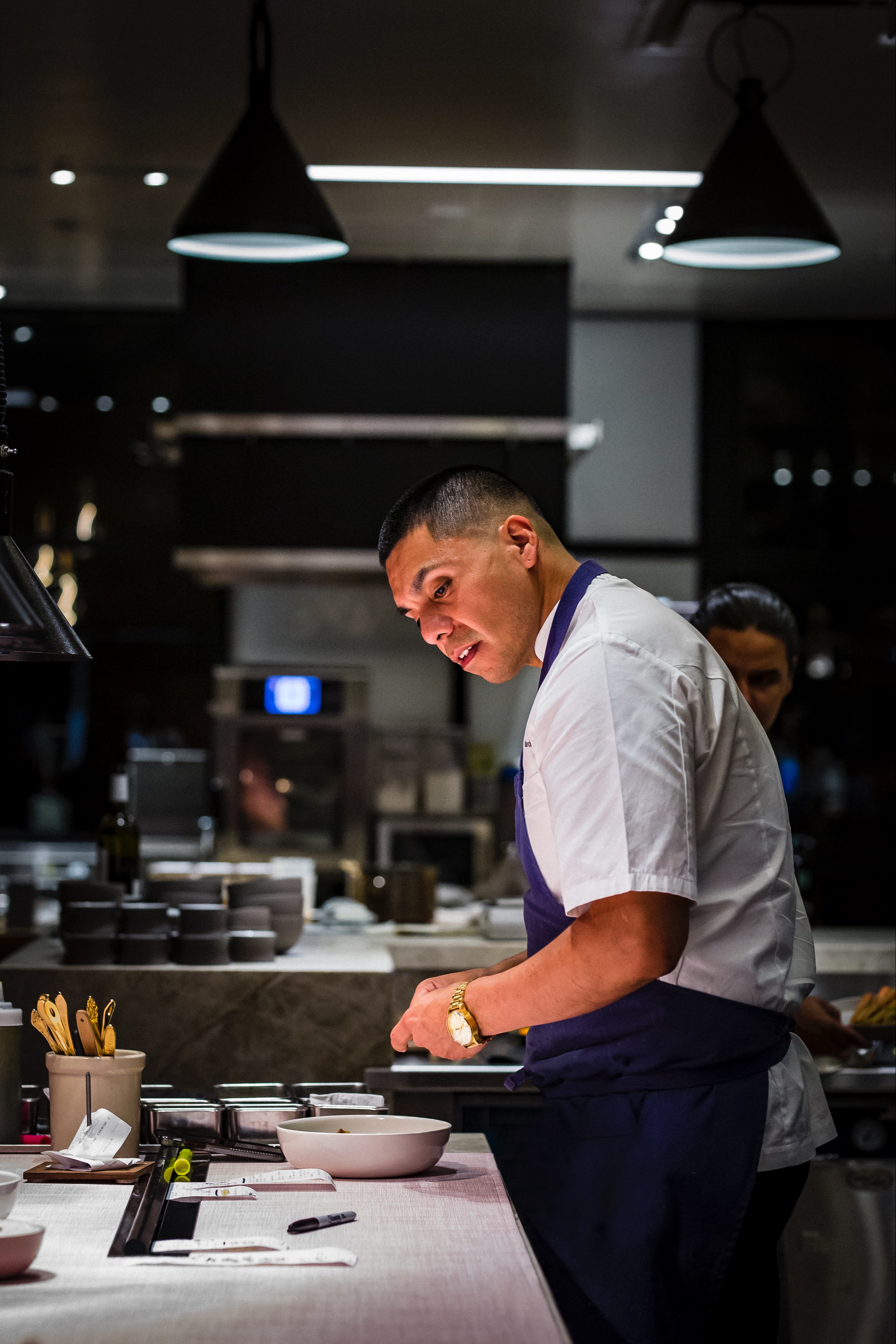 auro-and-truss-executive-chef-rogelio-garcia-action-kitchen