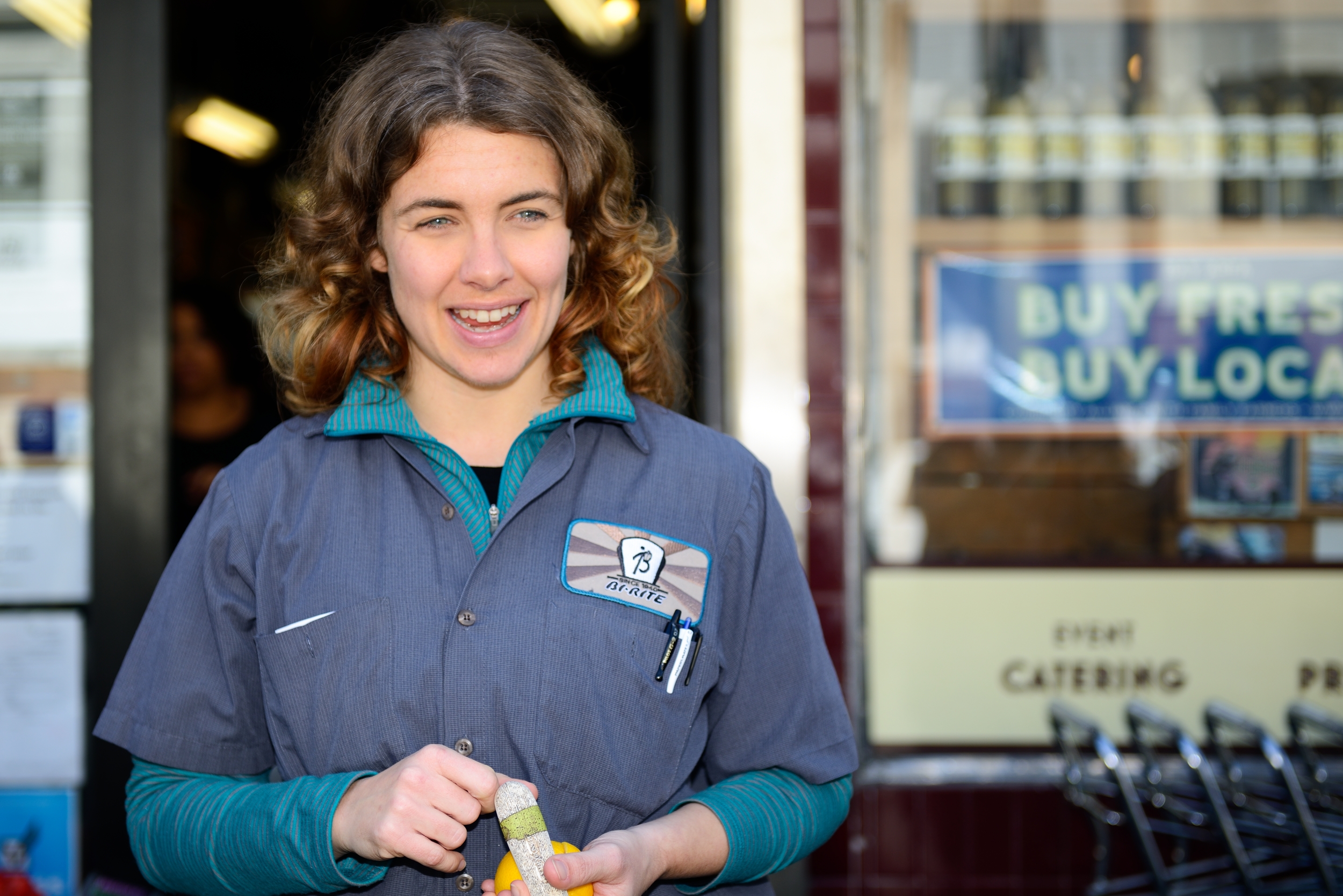 avital-tours-jon-bauer-katie-speaking-to-group-outside-bi-rite-market-avital-tours-mission-district