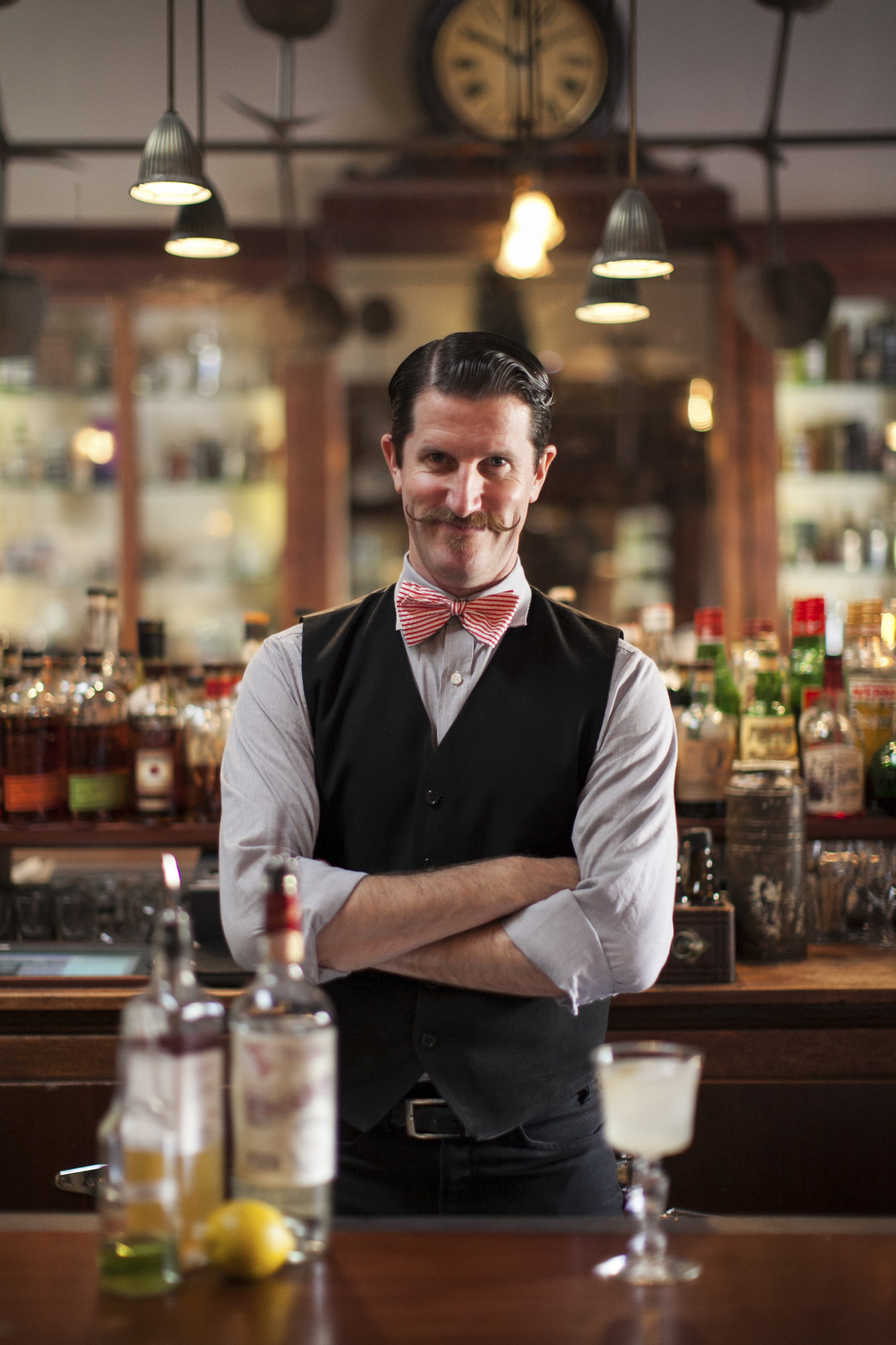 avital-tours-jonny-at-comstock-saloon-with-pisco-punch-050_7866_bc_0116-copy-1