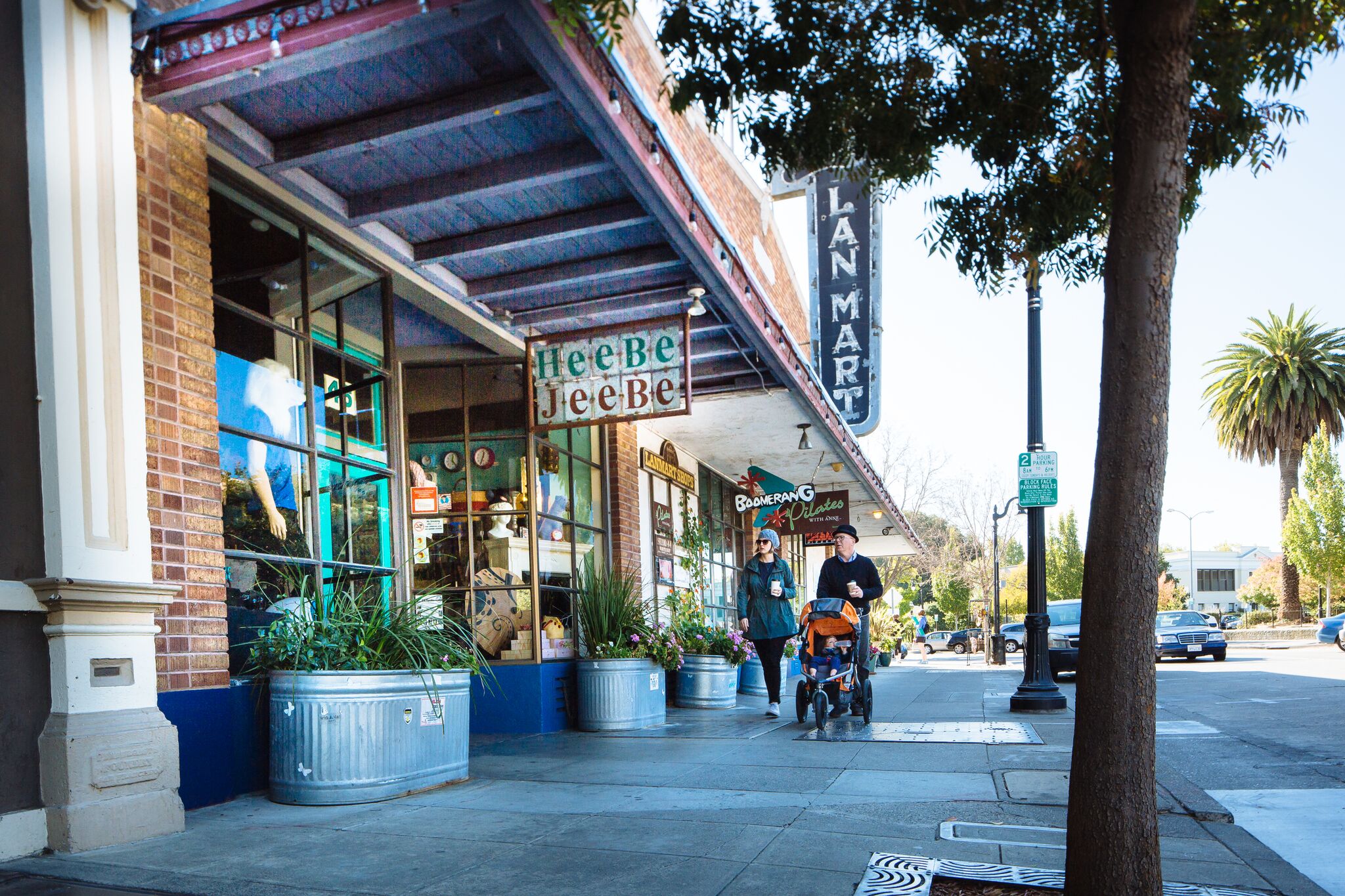 shopping-downtown-petaluma
