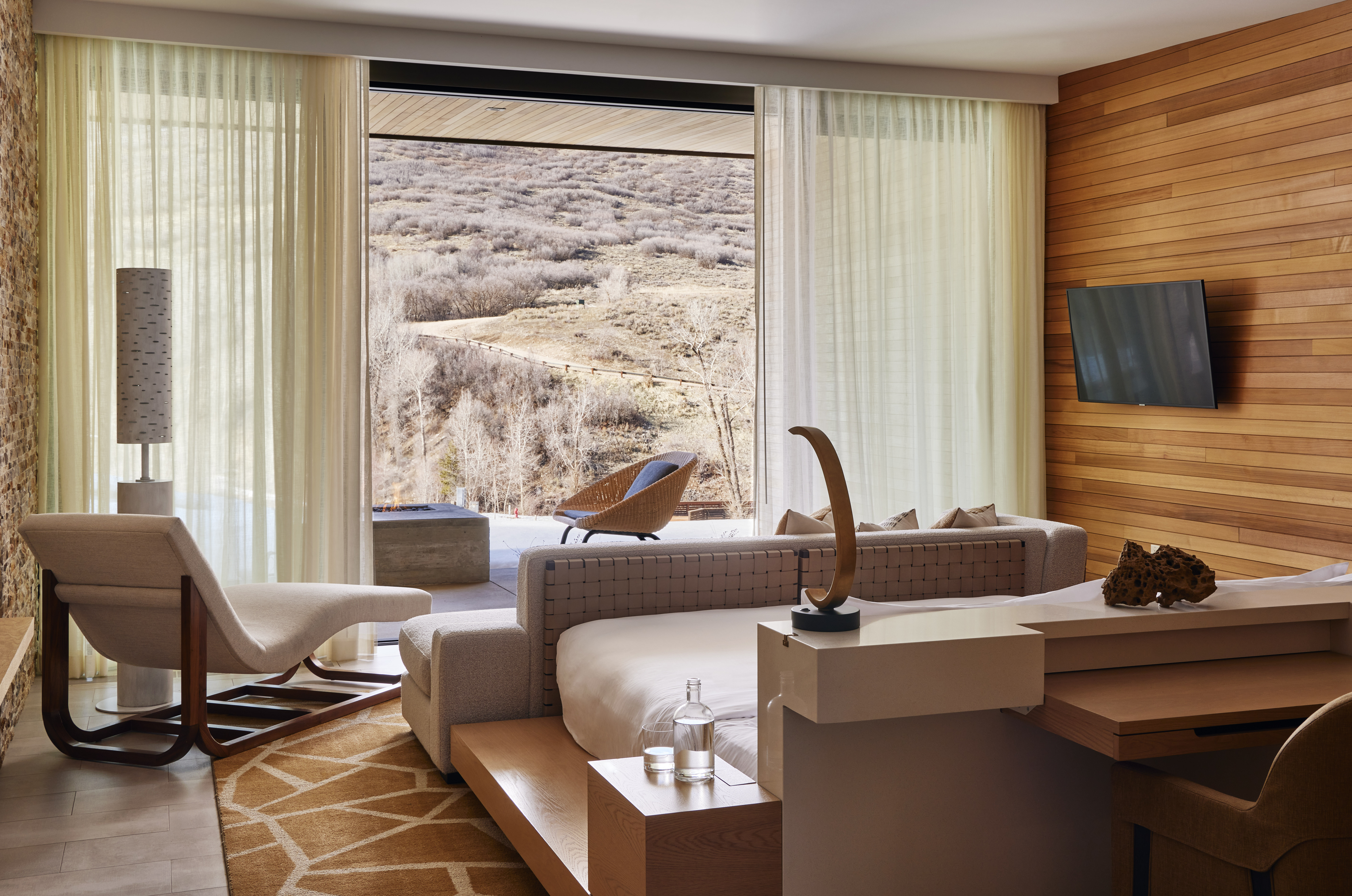 bsk_accommodations_earth-suite_bedroom_2021